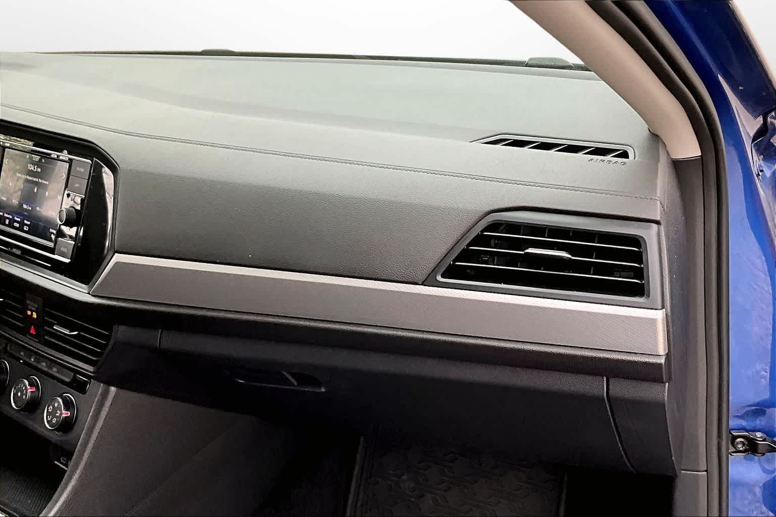 Thumbnail: 2022 Volkswagen Jetta - 15