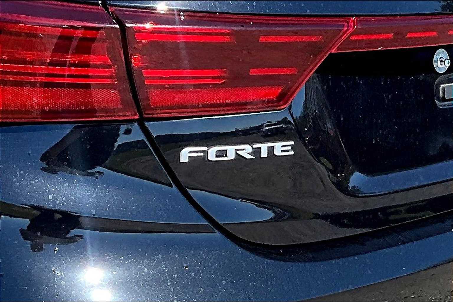 Thumbnail: 2022 Kia Forte - 31