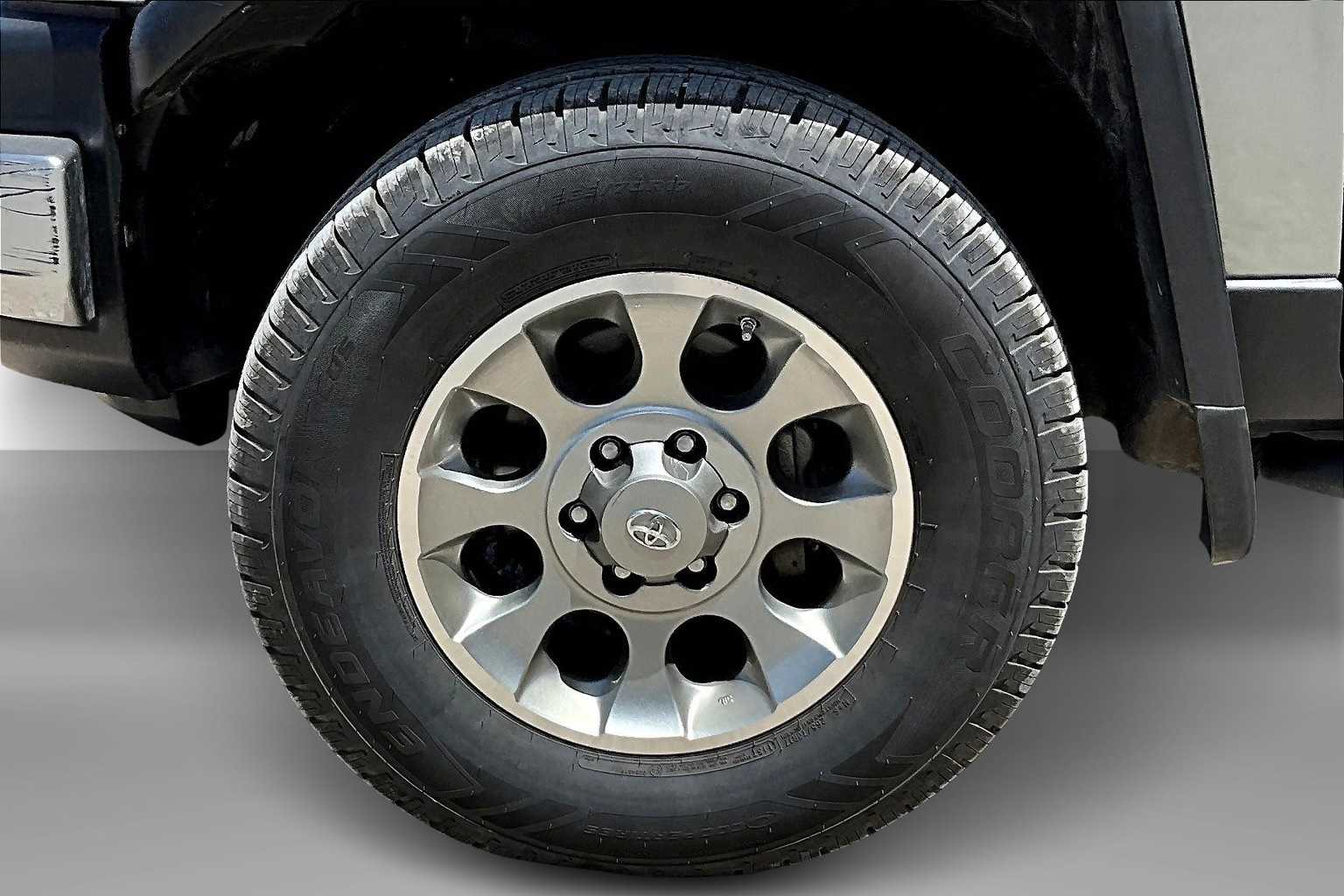 Thumbnail: 2012 Toyota FJ Cruiser - 8