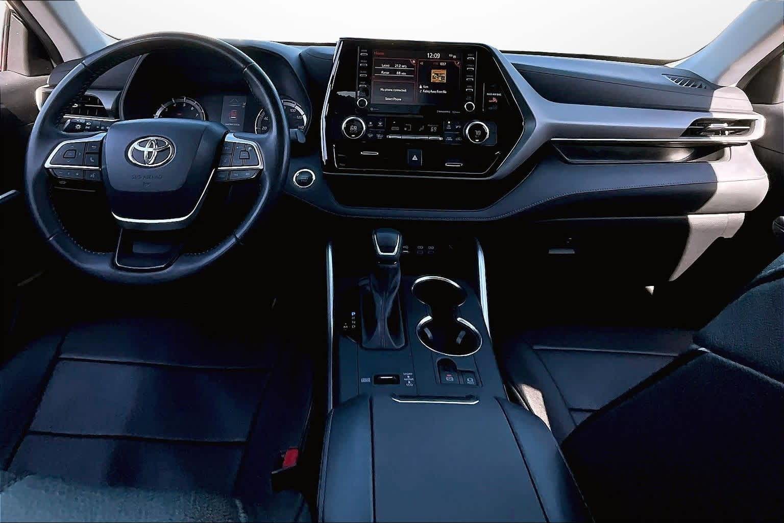 Thumbnail: 2022 Toyota Highlander - 12