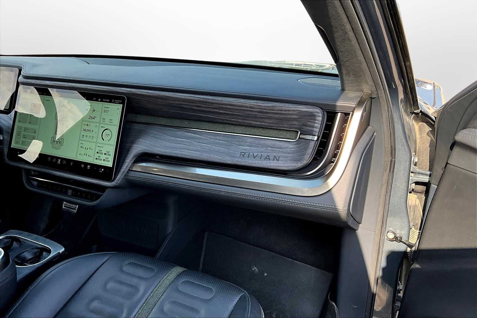 Thumbnail: 2022 Rivian R1T - 15