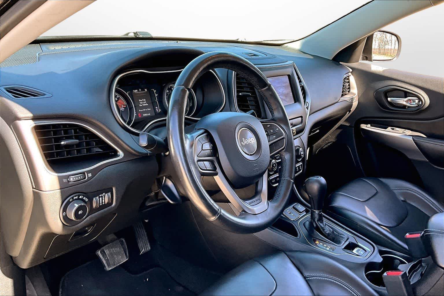 Thumbnail: 2019 Jeep Cherokee - 12