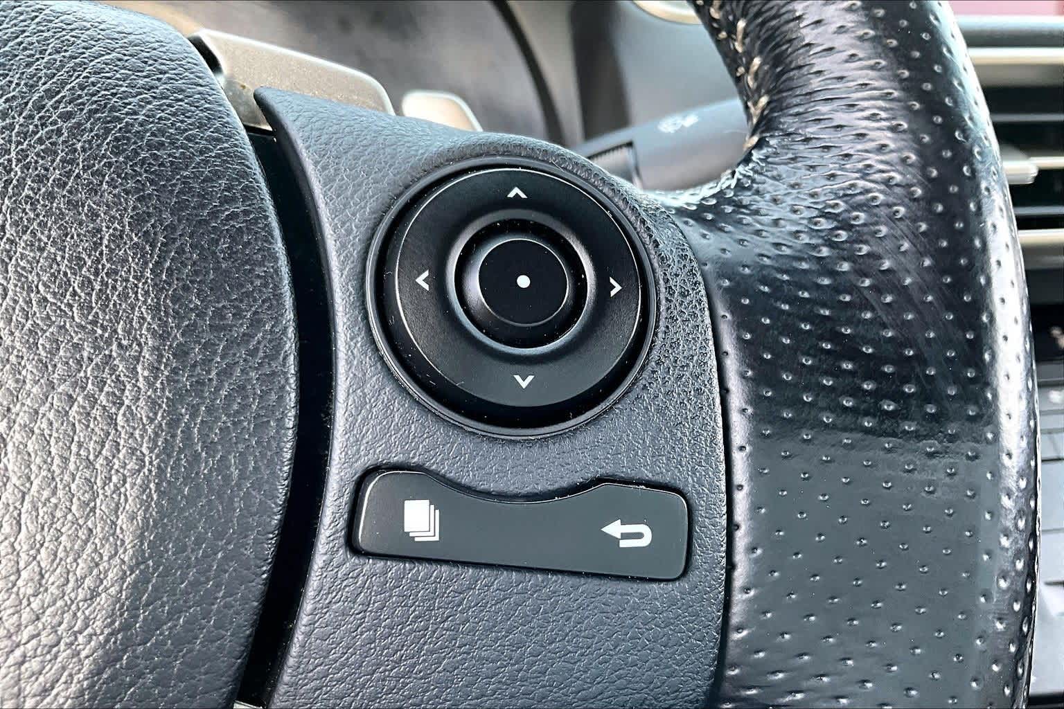 Thumbnail: 2016 Lexus IS - 18