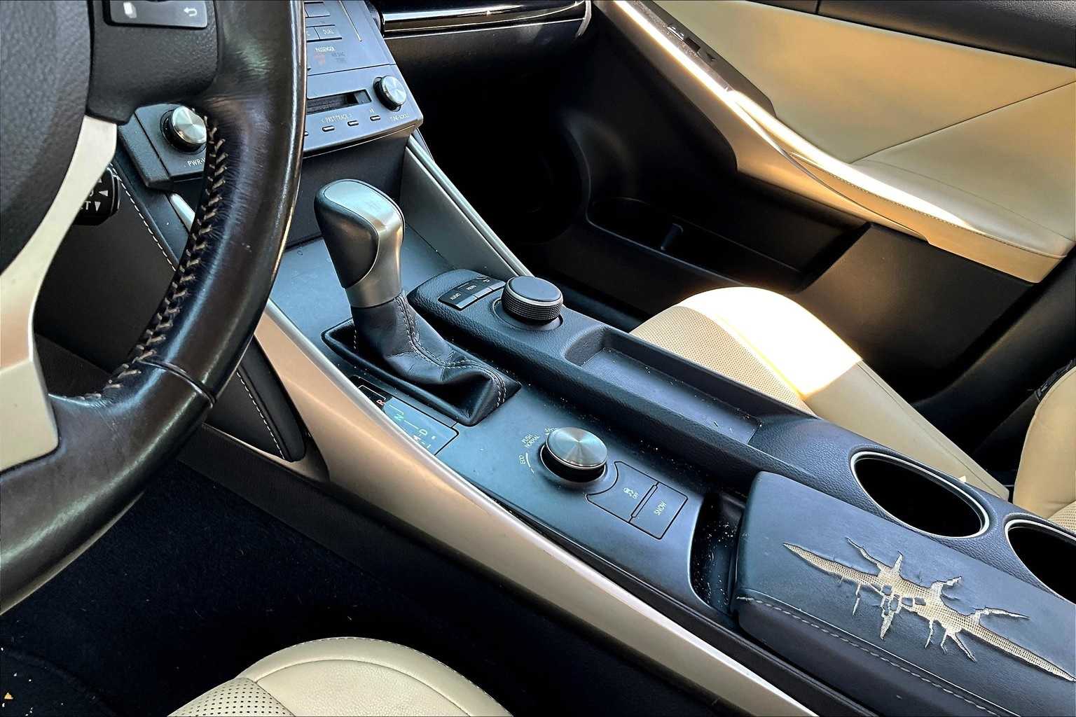Thumbnail: 2016 Lexus IS - 13