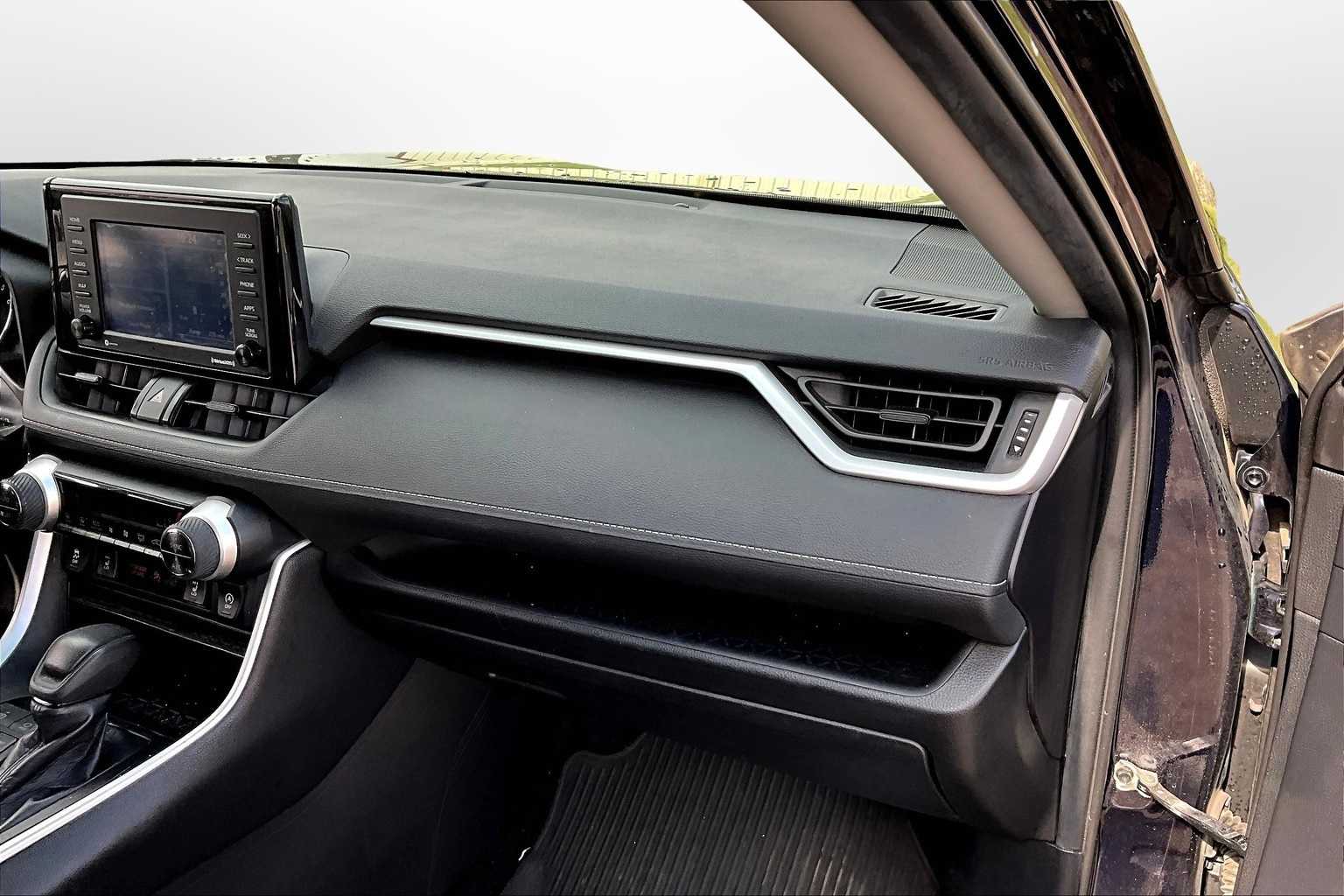 Thumbnail: 2020 Toyota RAV4 - 15