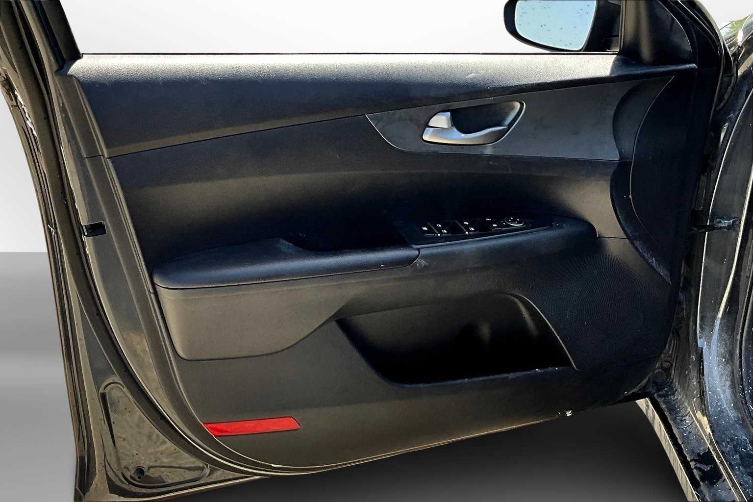 Thumbnail: 2020 Kia Forte - 17