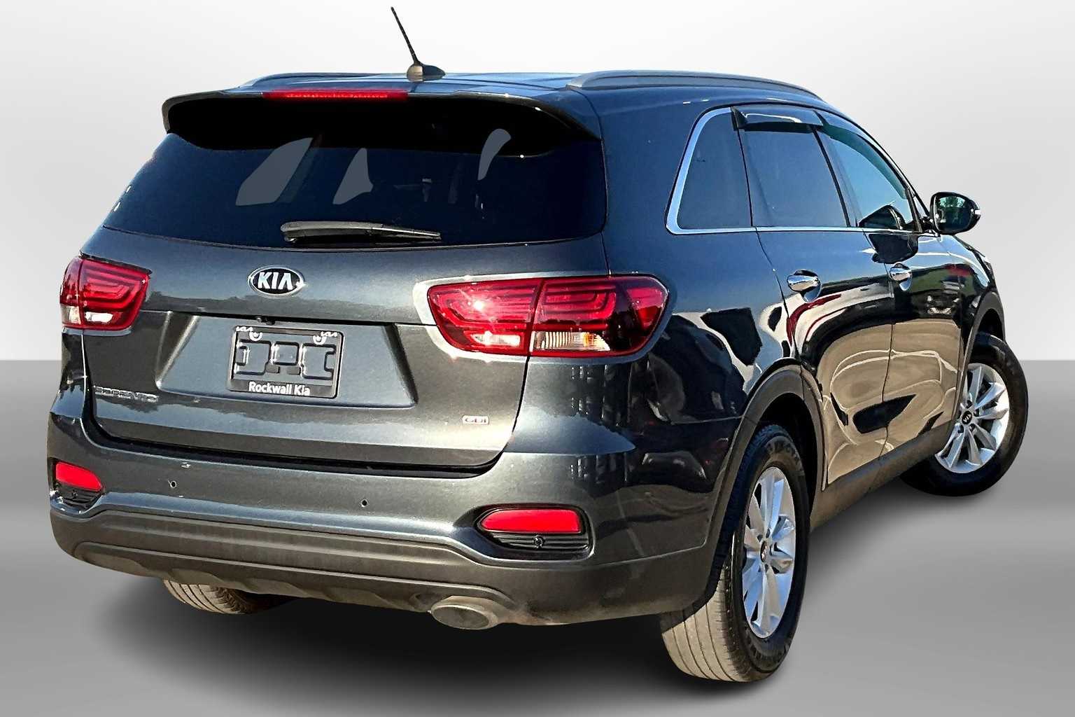 2020 Kia Sorento LX photo 2