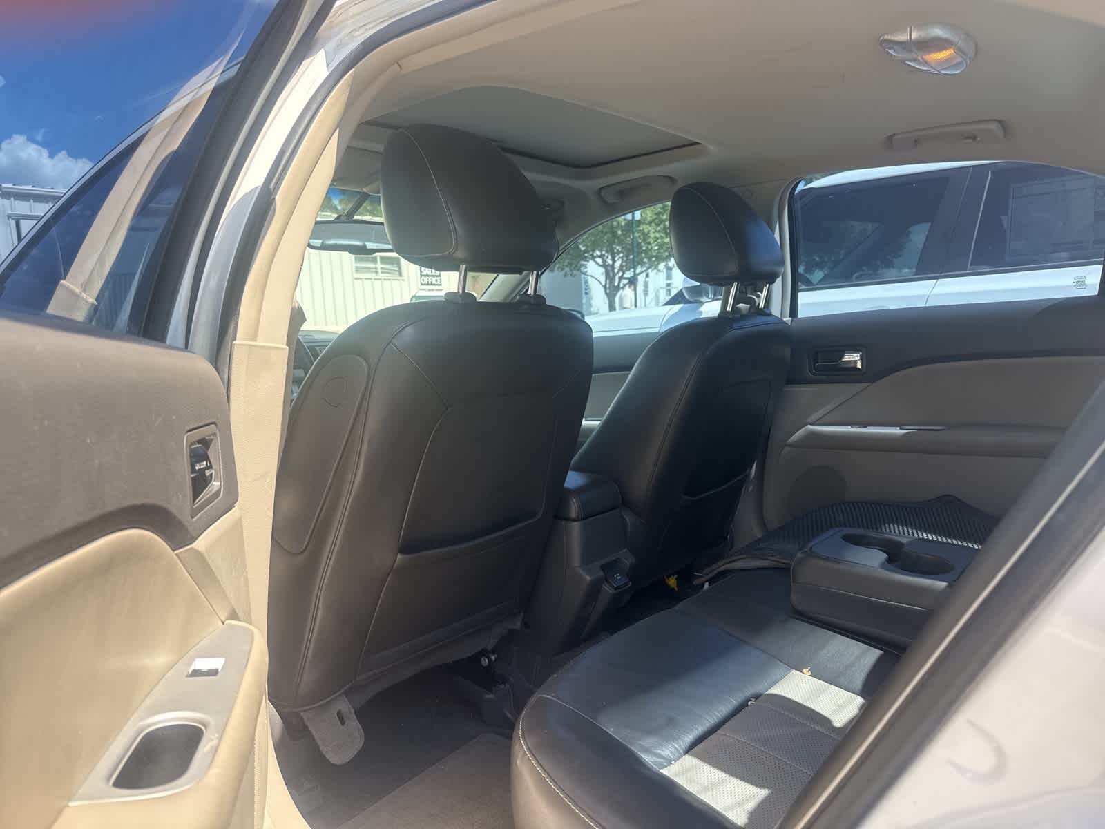 Thumbnail: 2010 Mercury Milan - 8