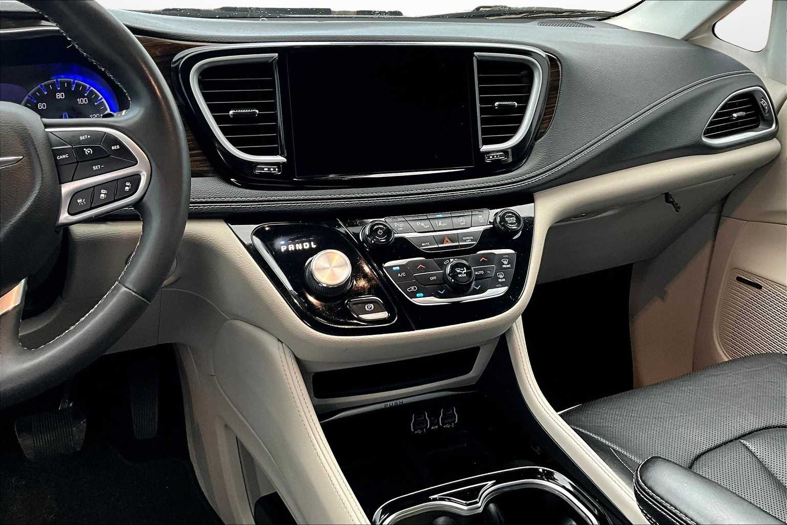 Thumbnail: 2022 Chrysler Pacifica - 6