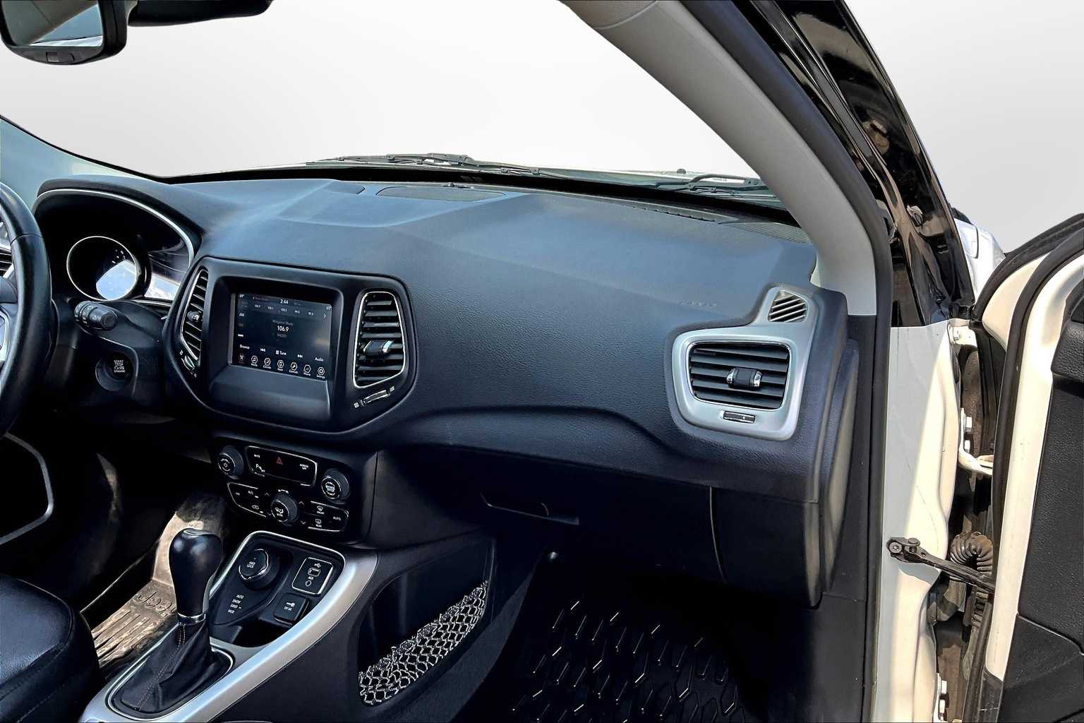 Thumbnail: 2018 Jeep Compass - 15