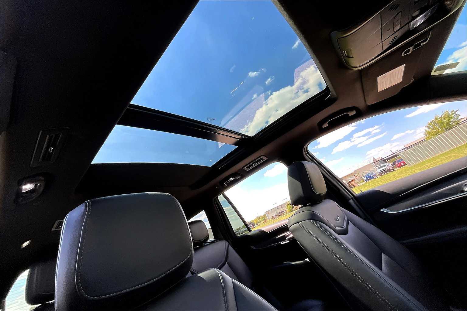 Thumbnail: 2023 Cadillac XT6 - 16
