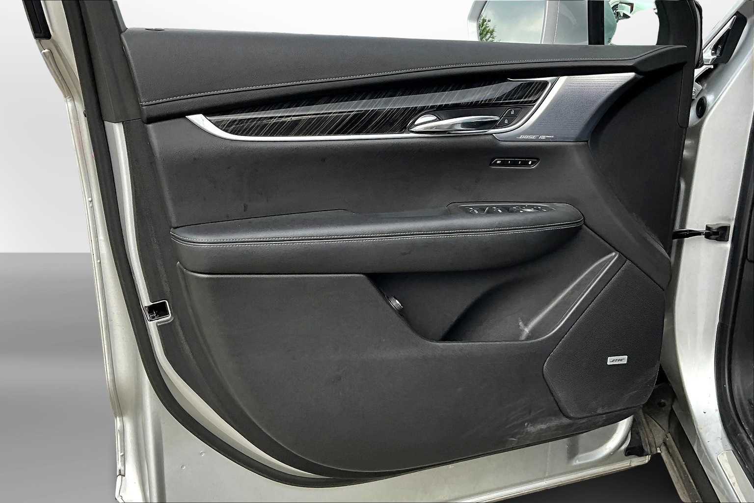 Thumbnail: 2020 Cadillac XT6 - 17