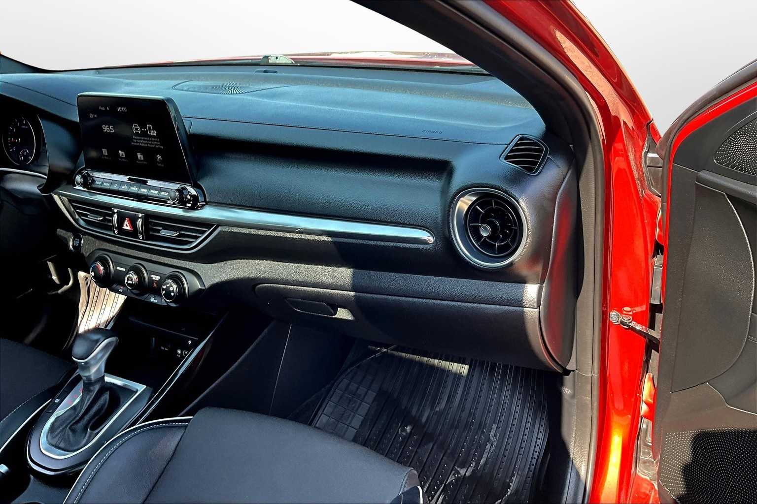Thumbnail: 2020 Kia Forte - 15