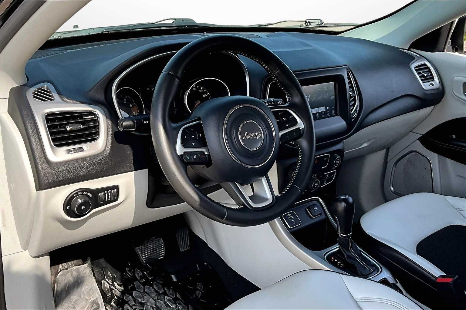 Thumbnail: 2020 Jeep Compass - 12