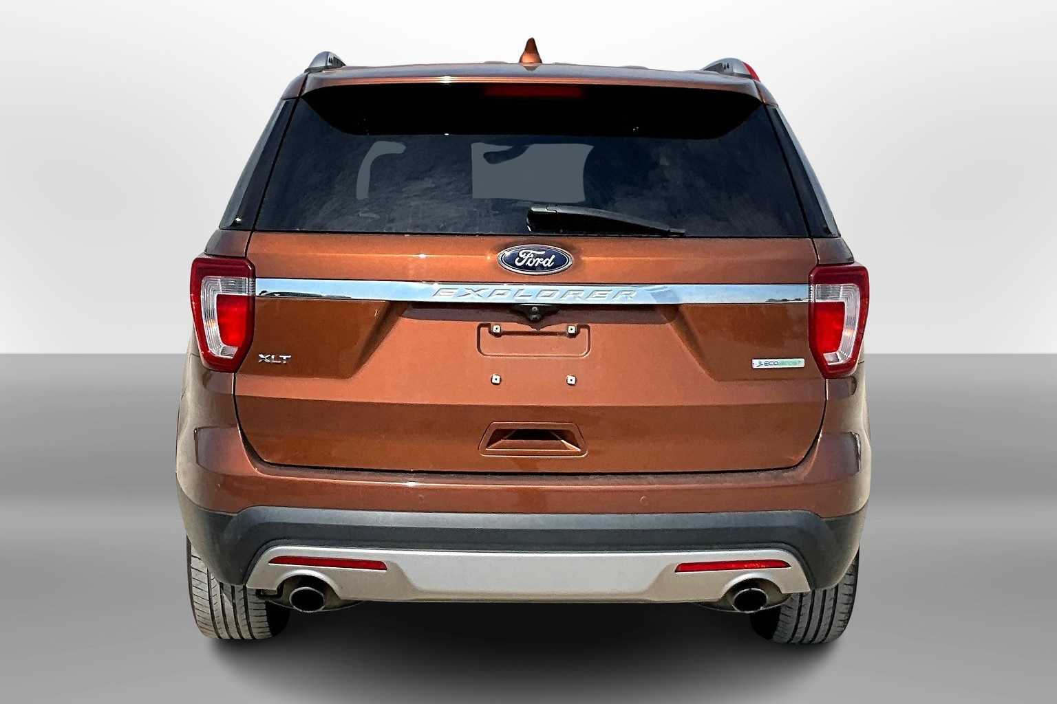 2017 Ford Explorer XLT photo 4