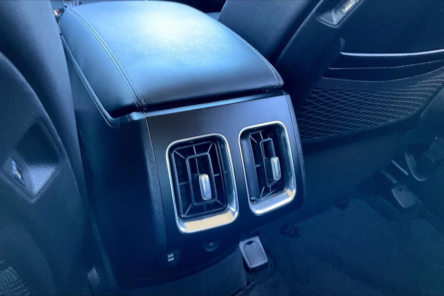 Thumbnail: 2023 Kia Sorento - 24