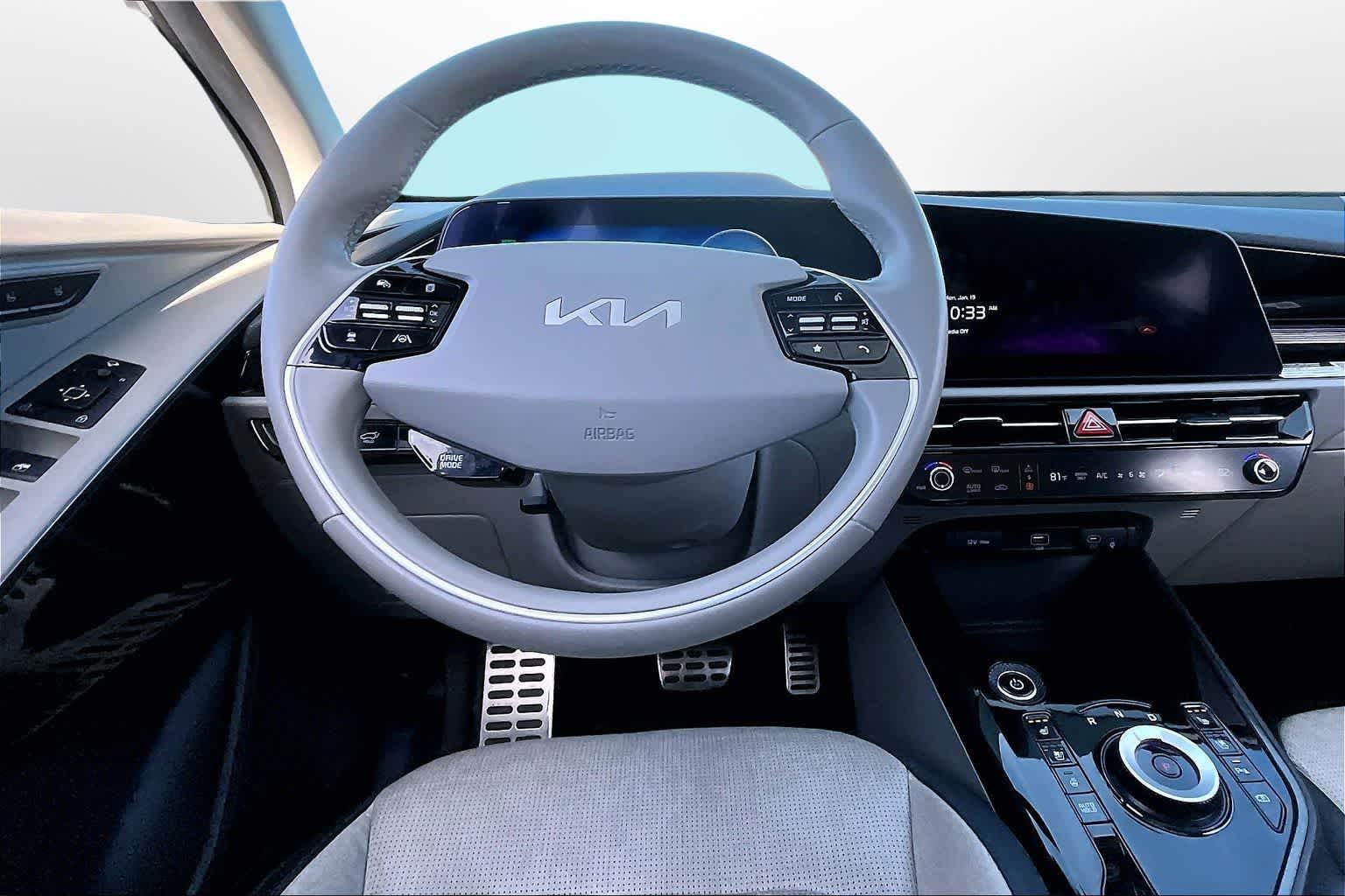 Thumbnail: 2023 Kia Niro - 5