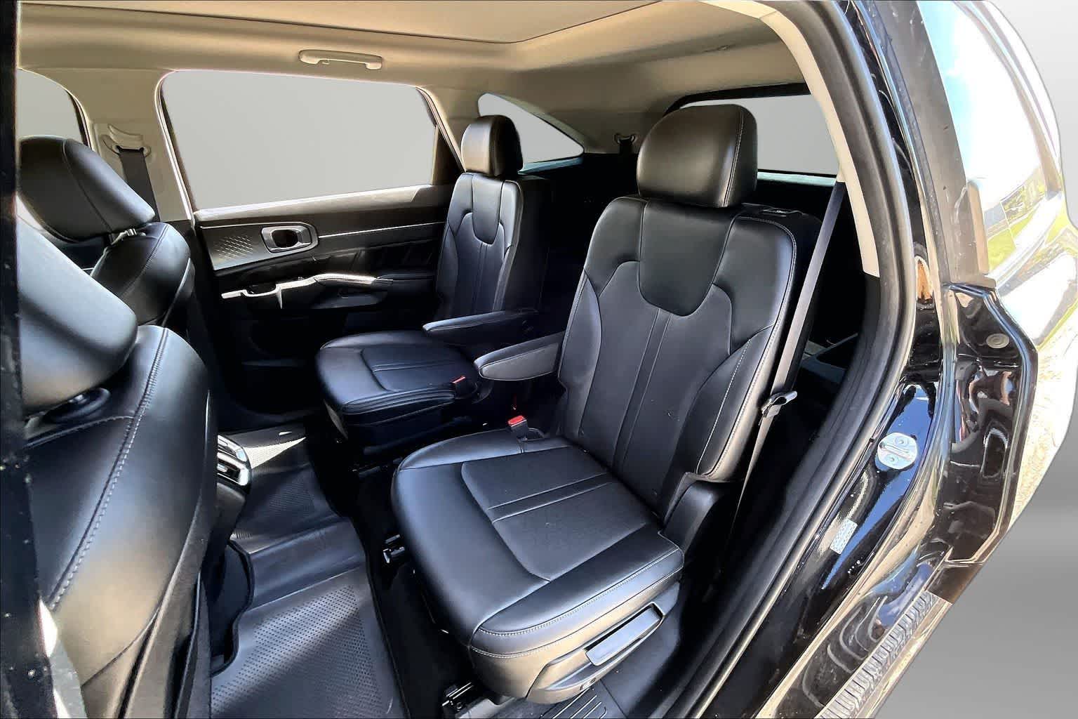 Thumbnail: 2023 Kia Sorento - 24