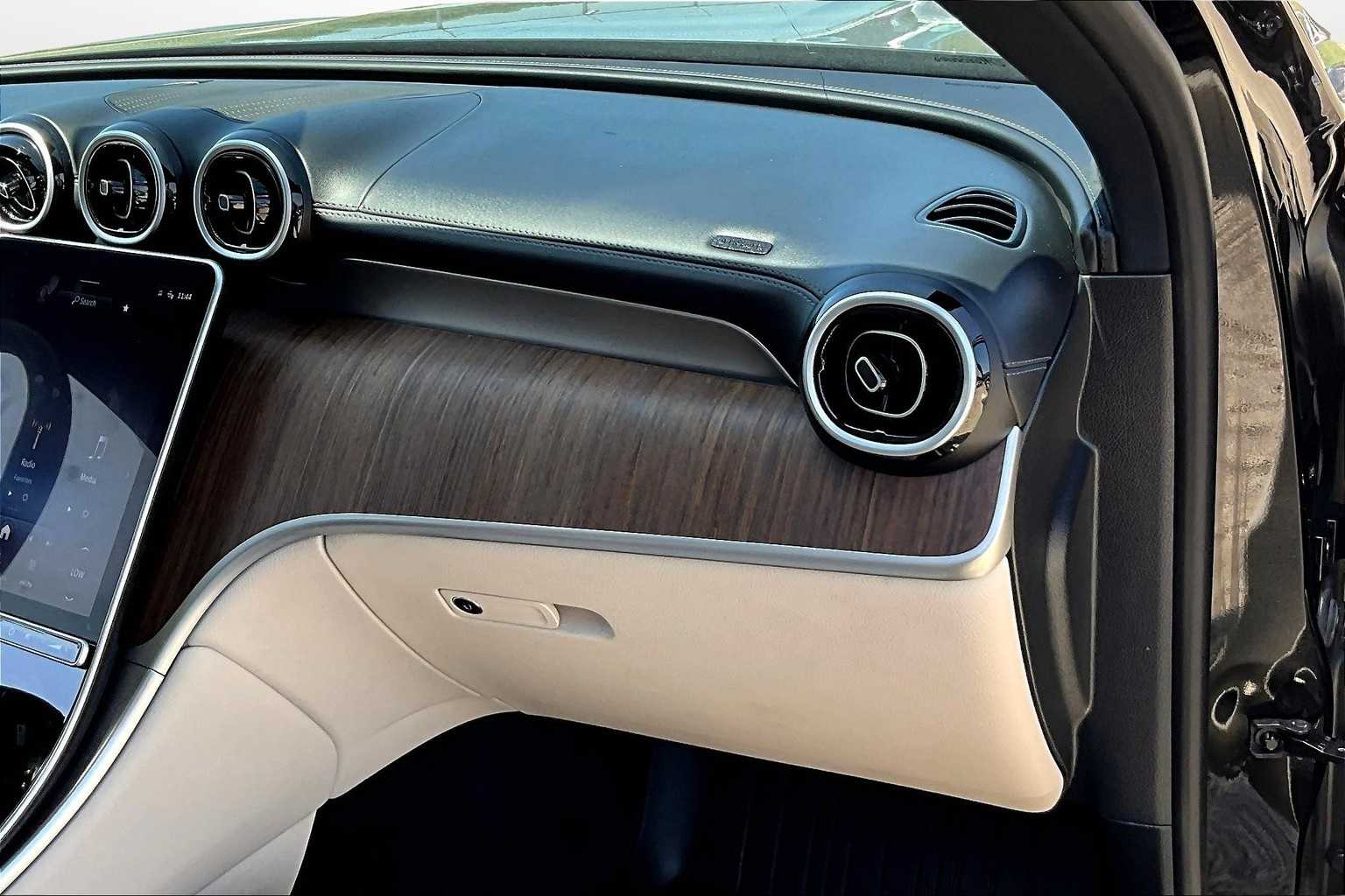 Thumbnail: 2024 Mercedes-Benz GLC - 15