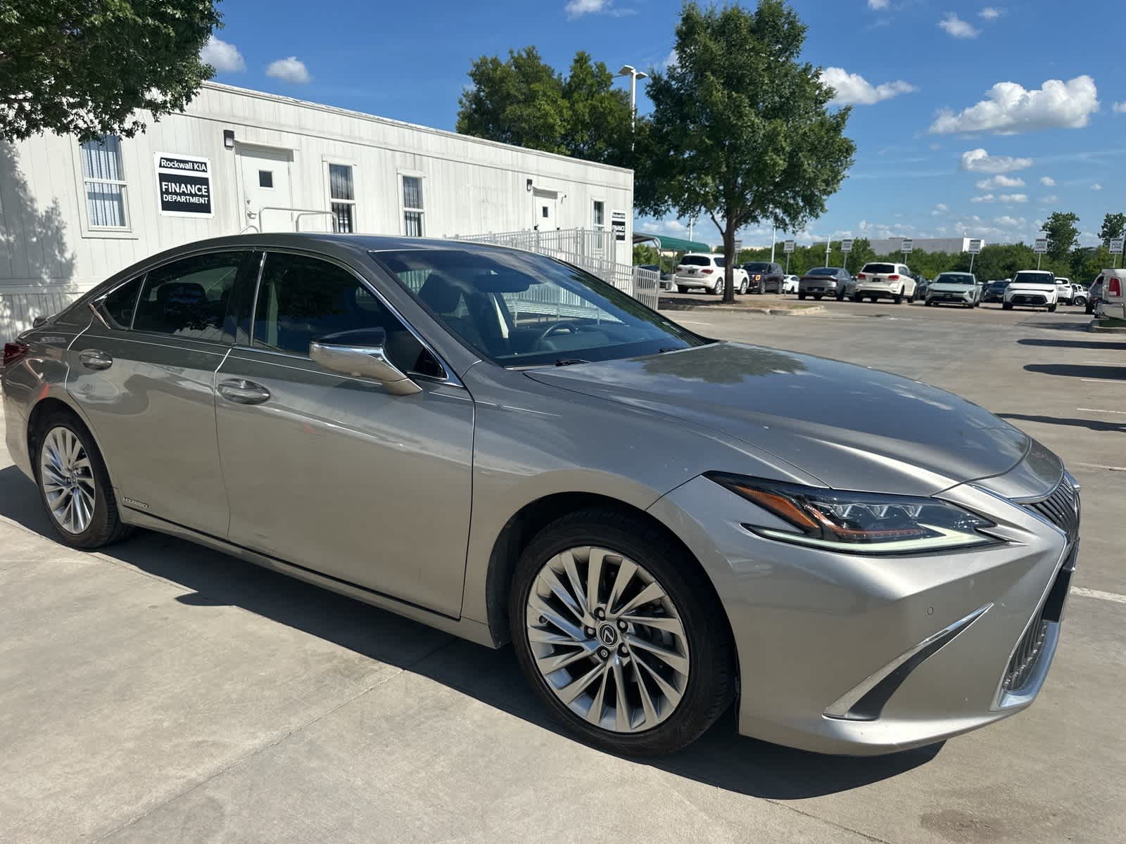 Thumbnail: 2021 Lexus ES - 3