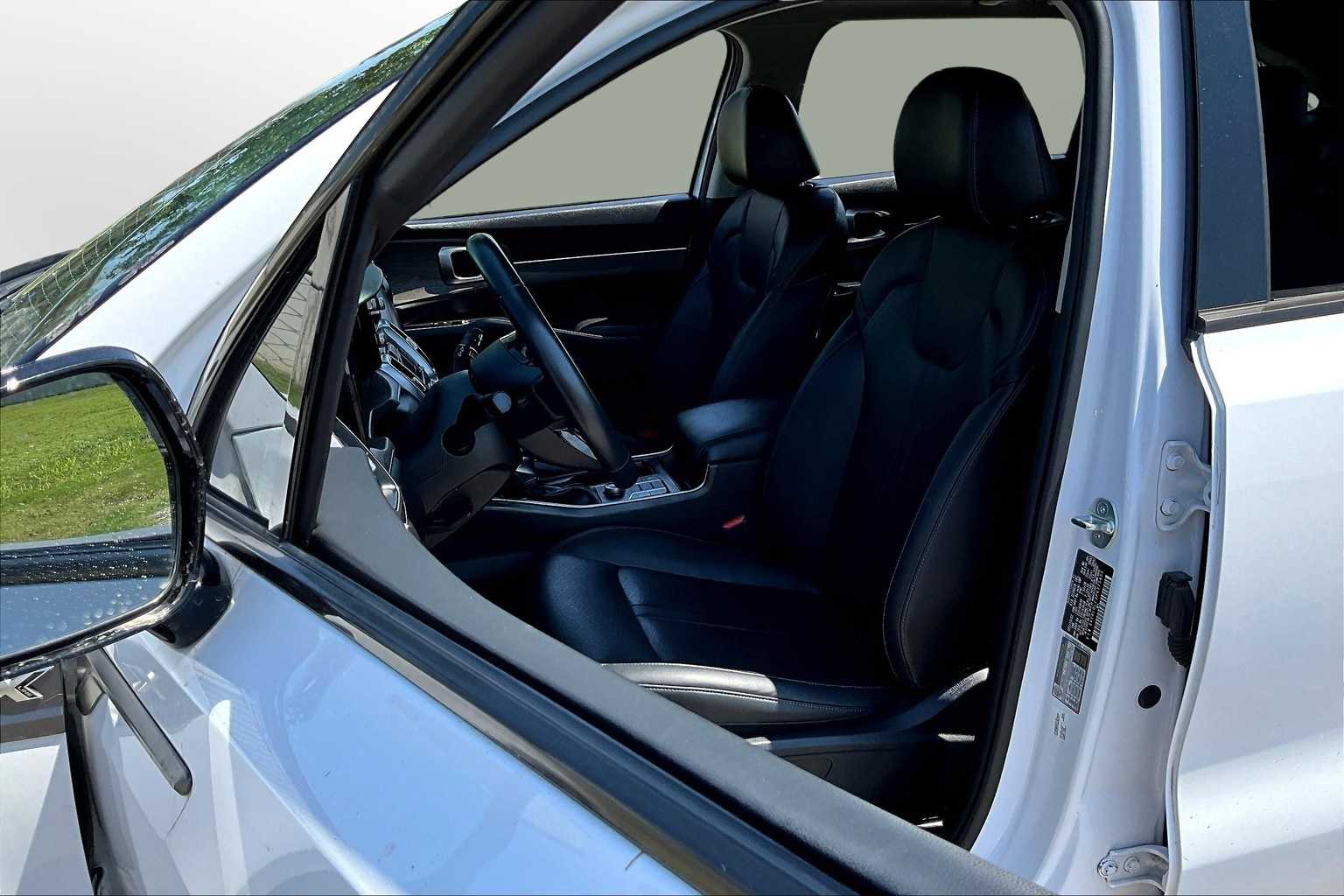 Thumbnail: 2023 Kia Sorento - 25