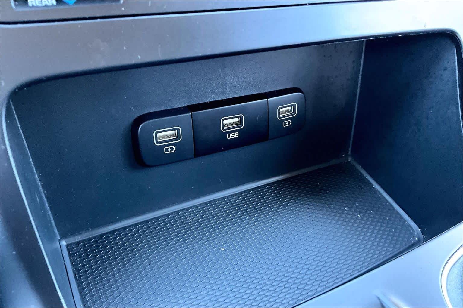 Thumbnail: 2024 Kia Carnival - 23