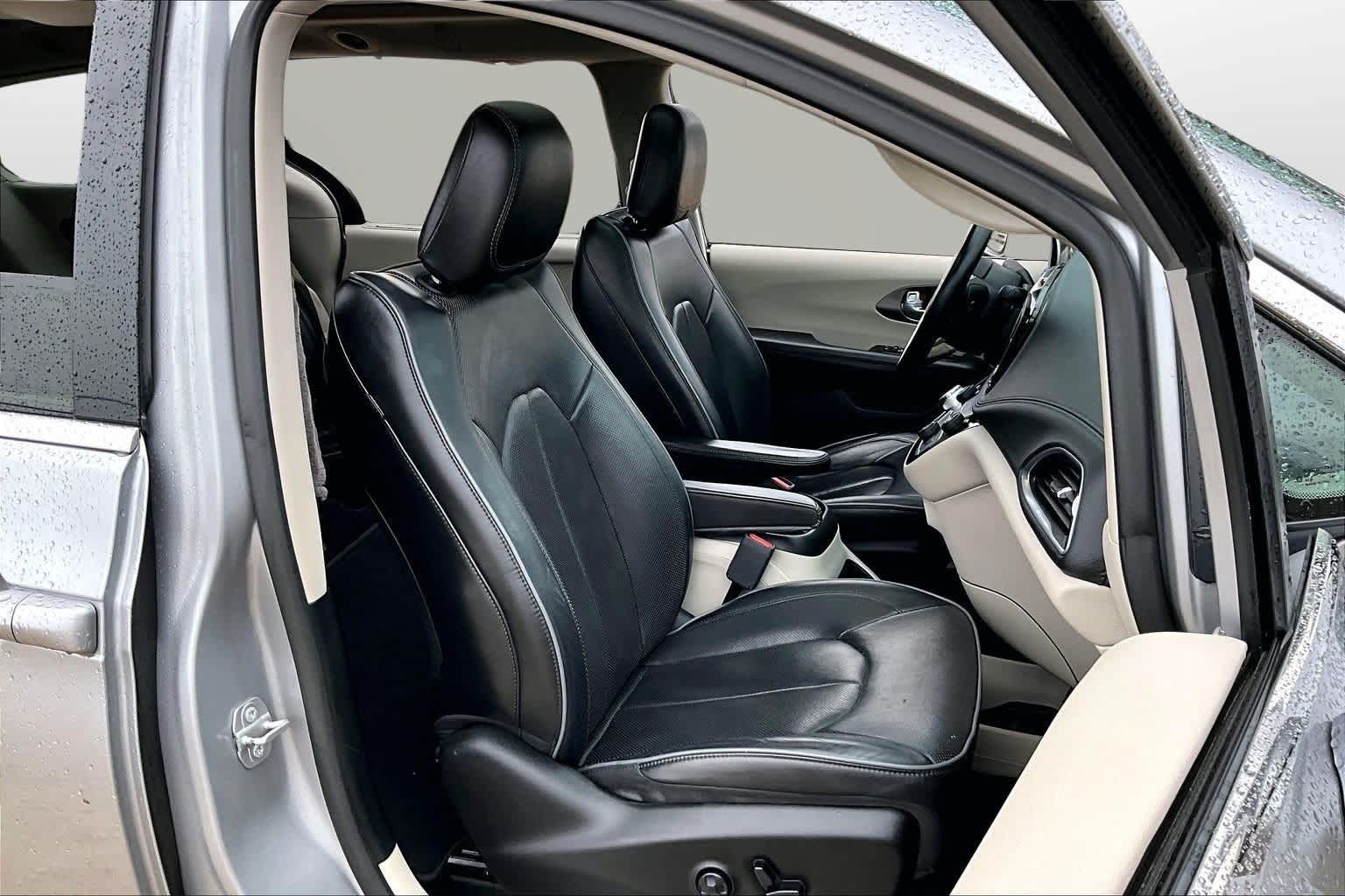 Thumbnail: 2018 Chrysler Pacifica - 7