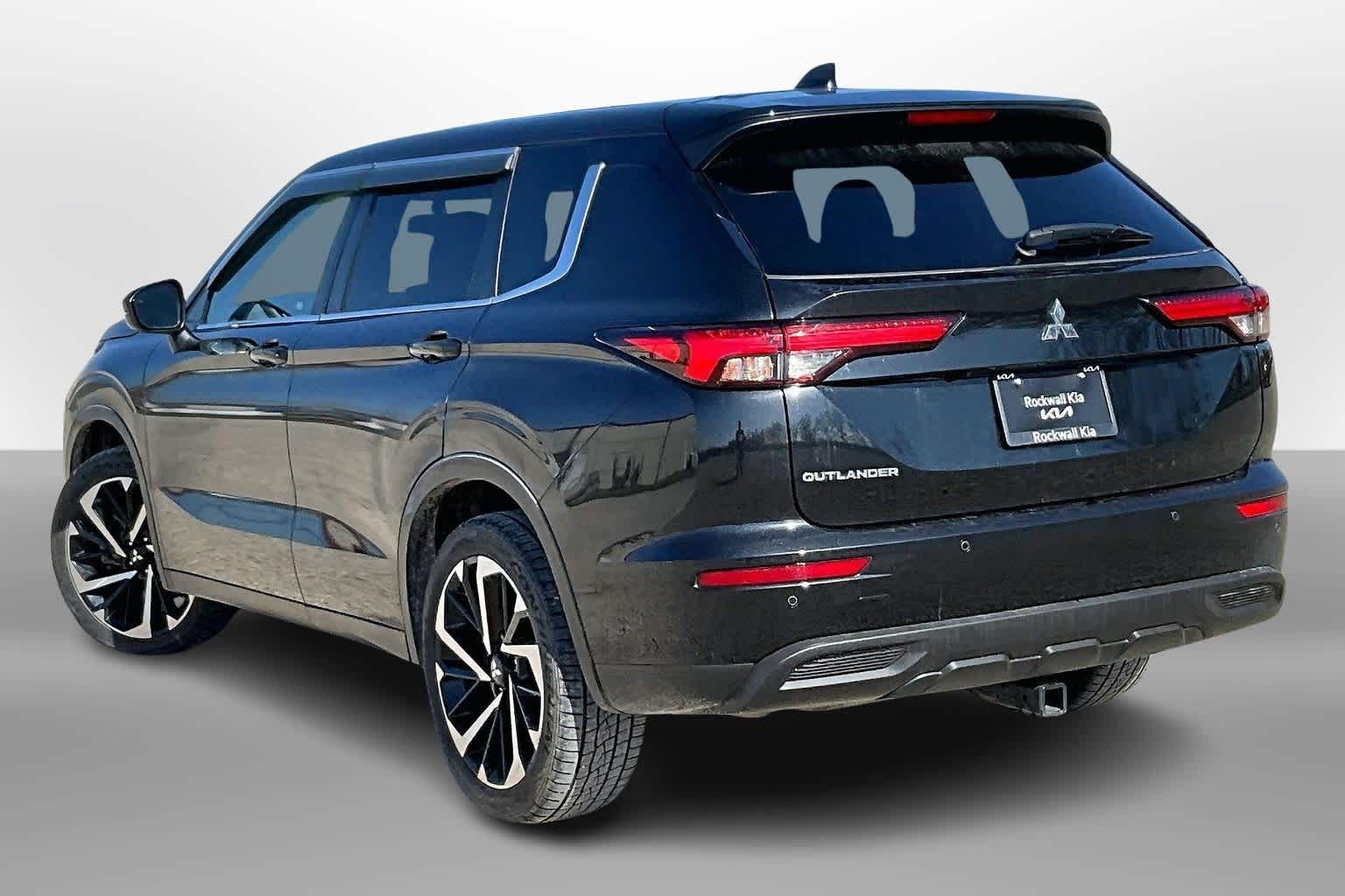 Thumbnail: 2022 Mitsubishi Outlander - 11