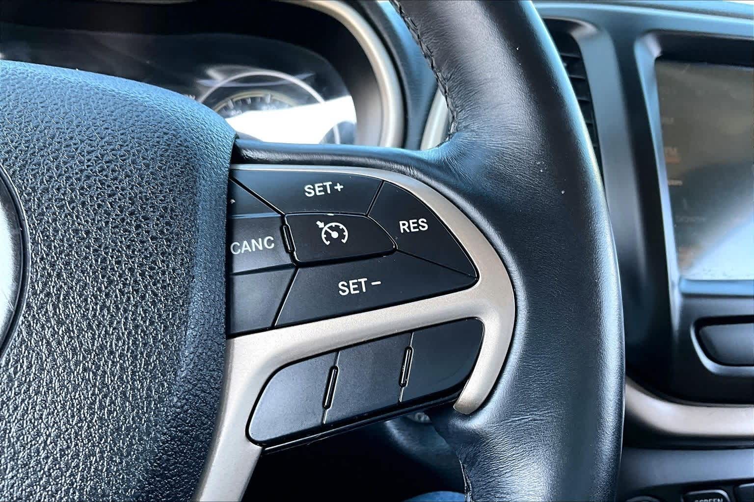 Thumbnail: 2016 Jeep Cherokee - 18