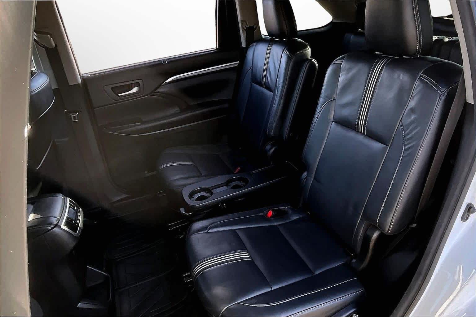 Thumbnail: 2017 Toyota Highlander - 26