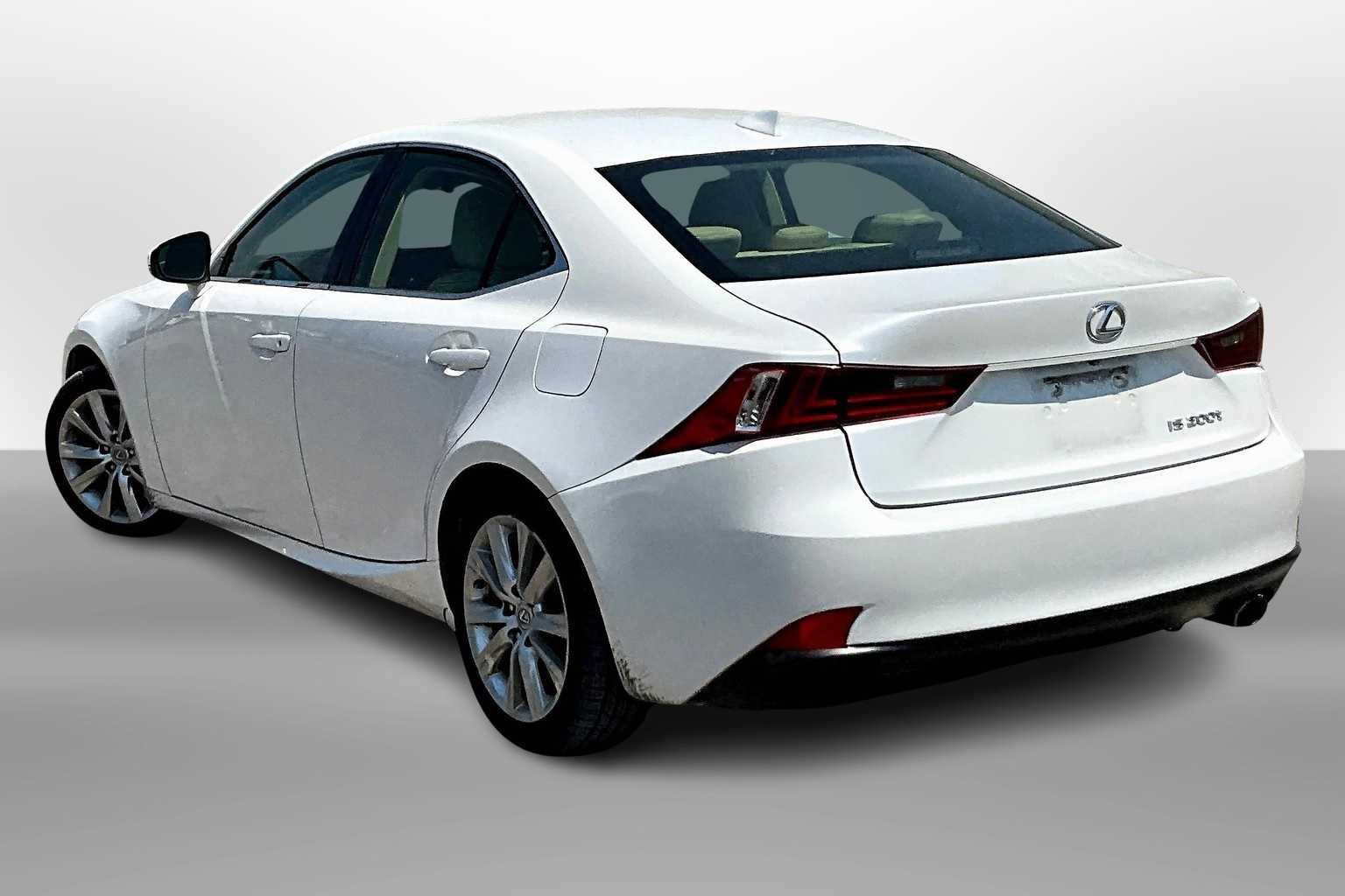 Thumbnail: 2016 Lexus IS - 11