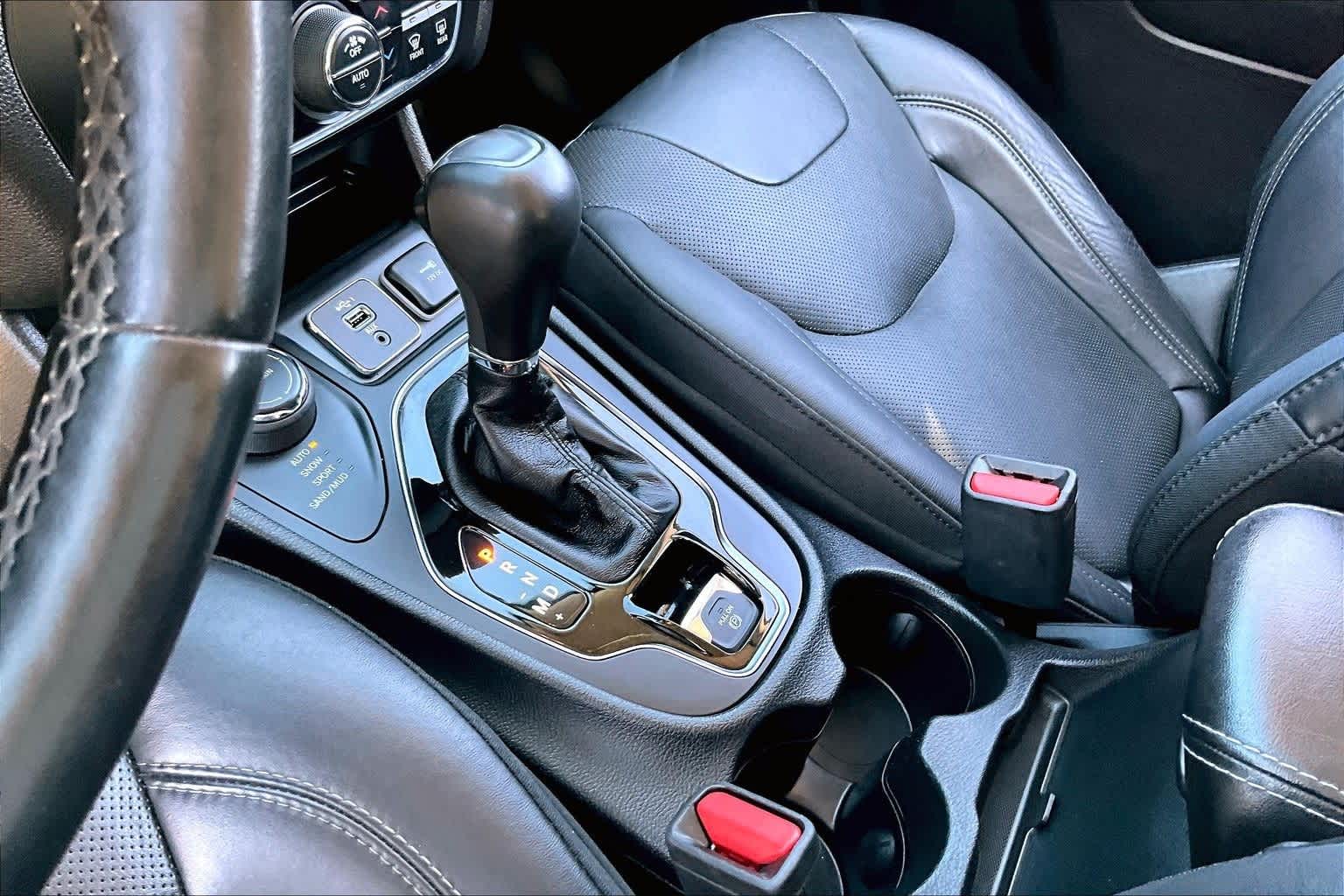 Thumbnail: 2019 Jeep Cherokee - 13