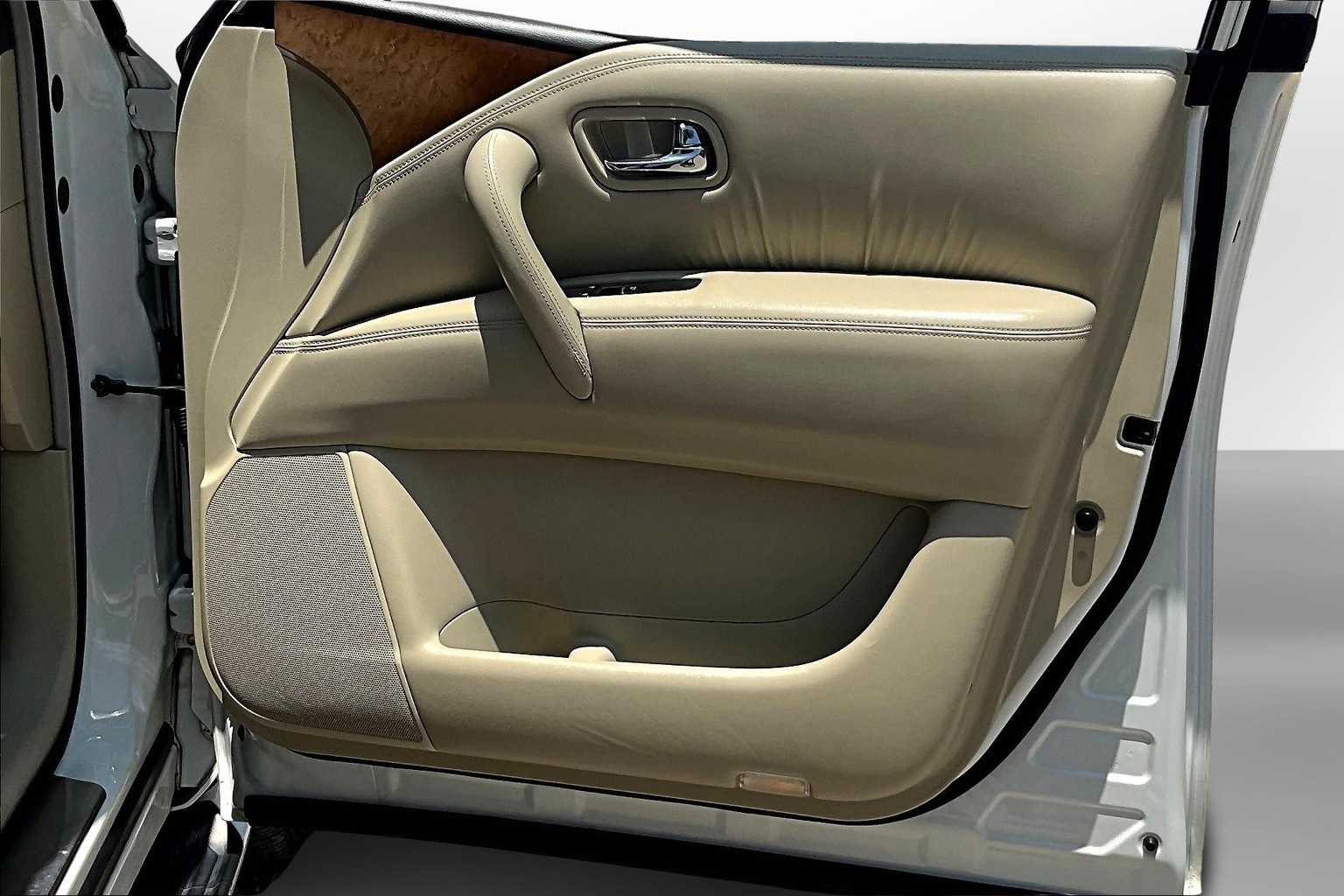Thumbnail: 2013 INFINITI QX56 - 18