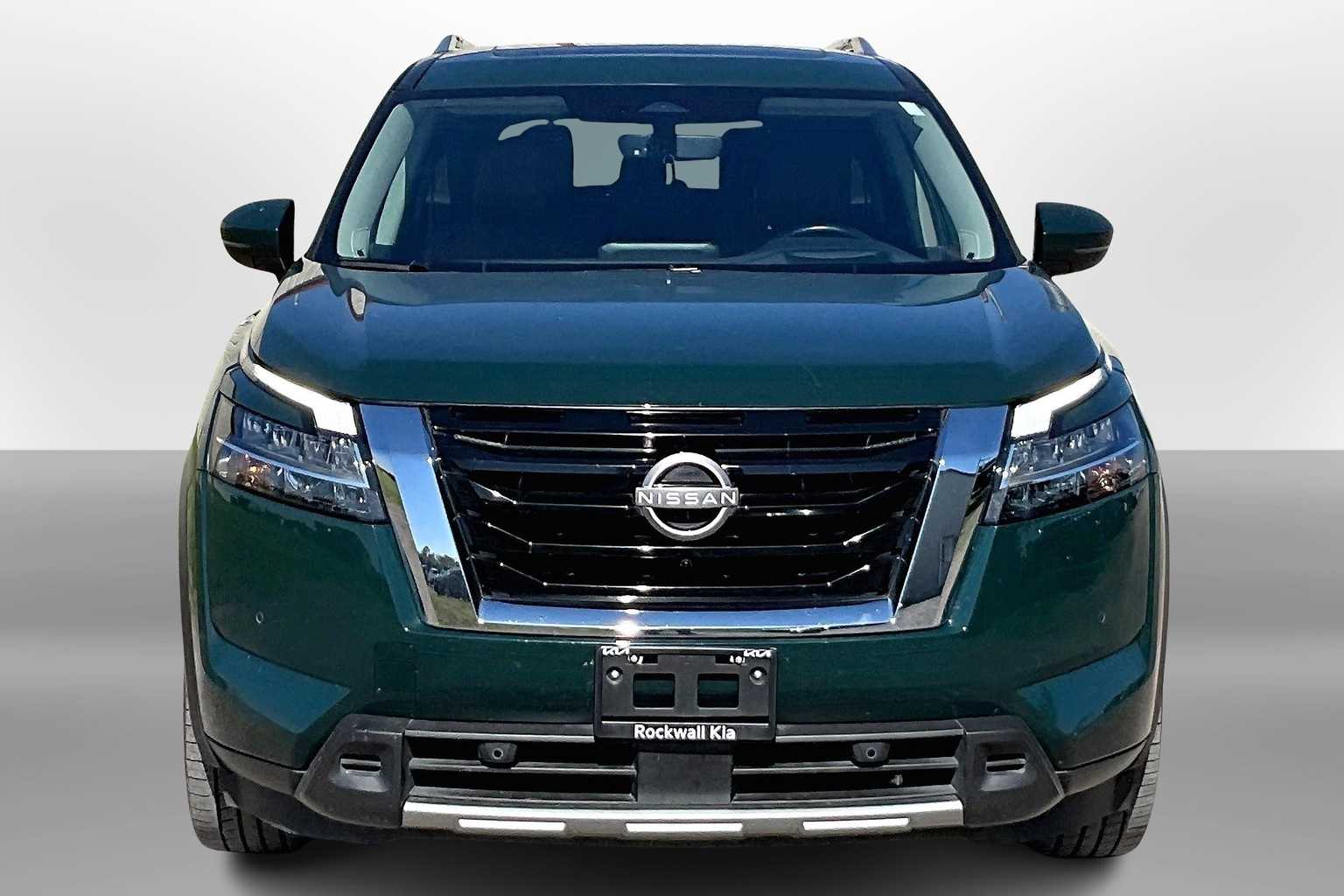 2023 Nissan Pathfinder Platinum photo 3