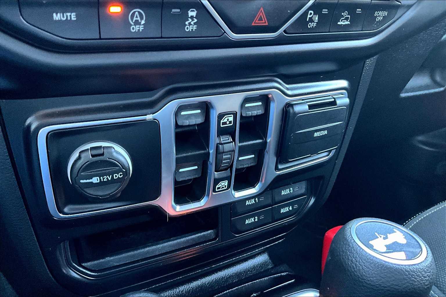 Thumbnail: 2021 Jeep Wrangler - 23