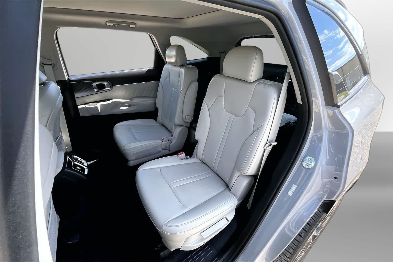 Thumbnail: 2022 Kia Sorento - 24