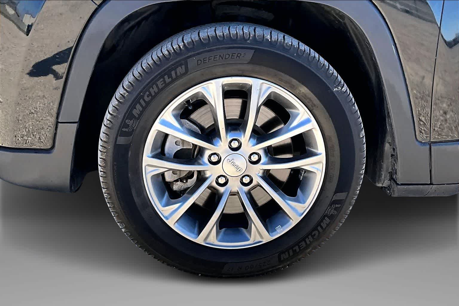 Thumbnail: 2019 Jeep Cherokee - 8