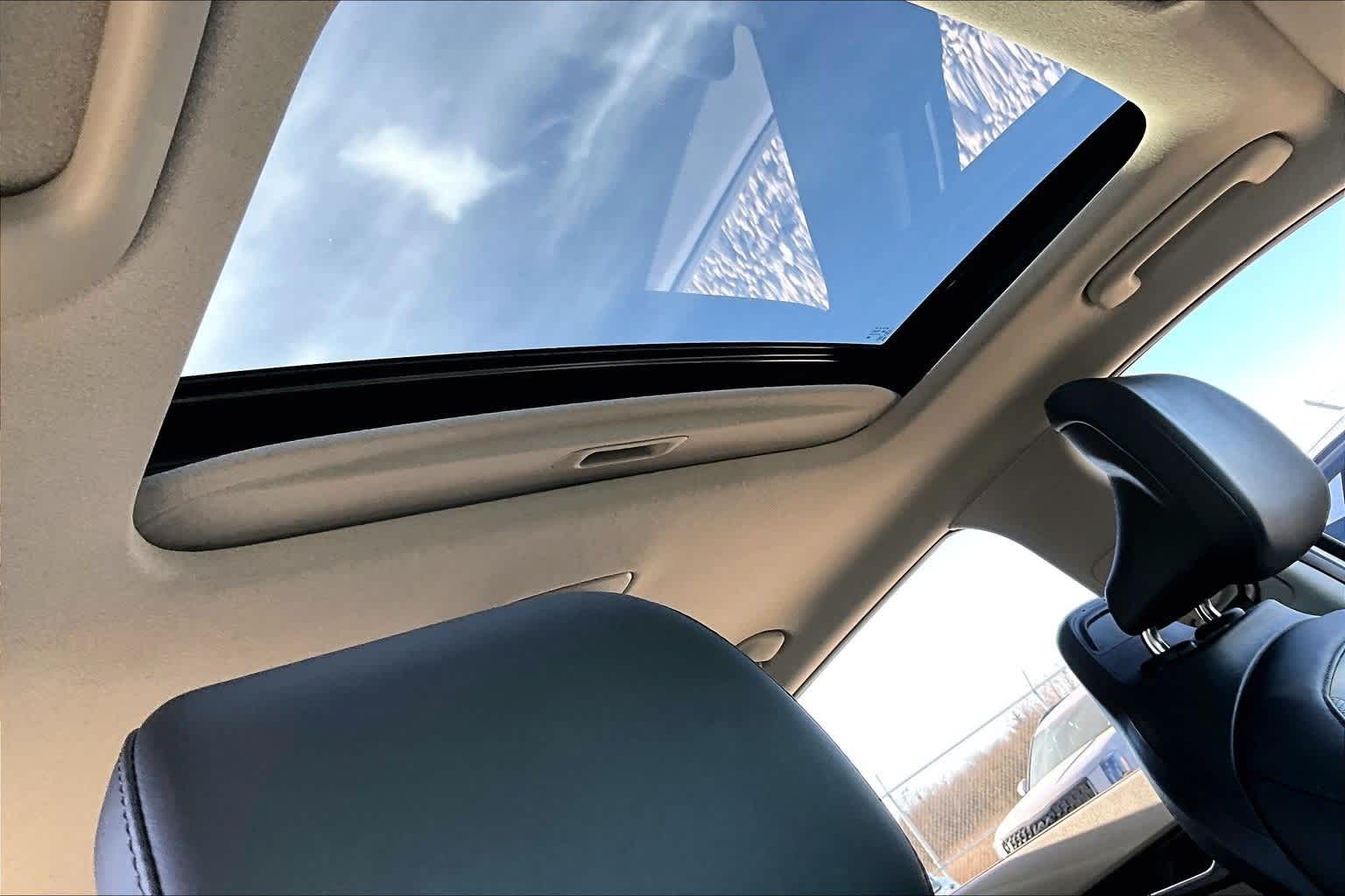 Thumbnail: 2023 Kia Niro - 16