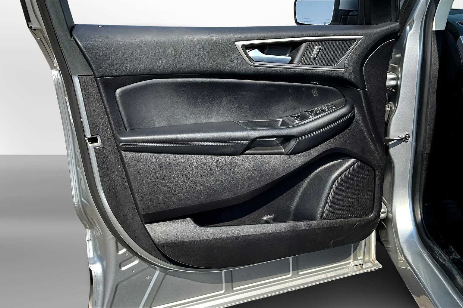 Thumbnail: 2022 Ford Edge - 17