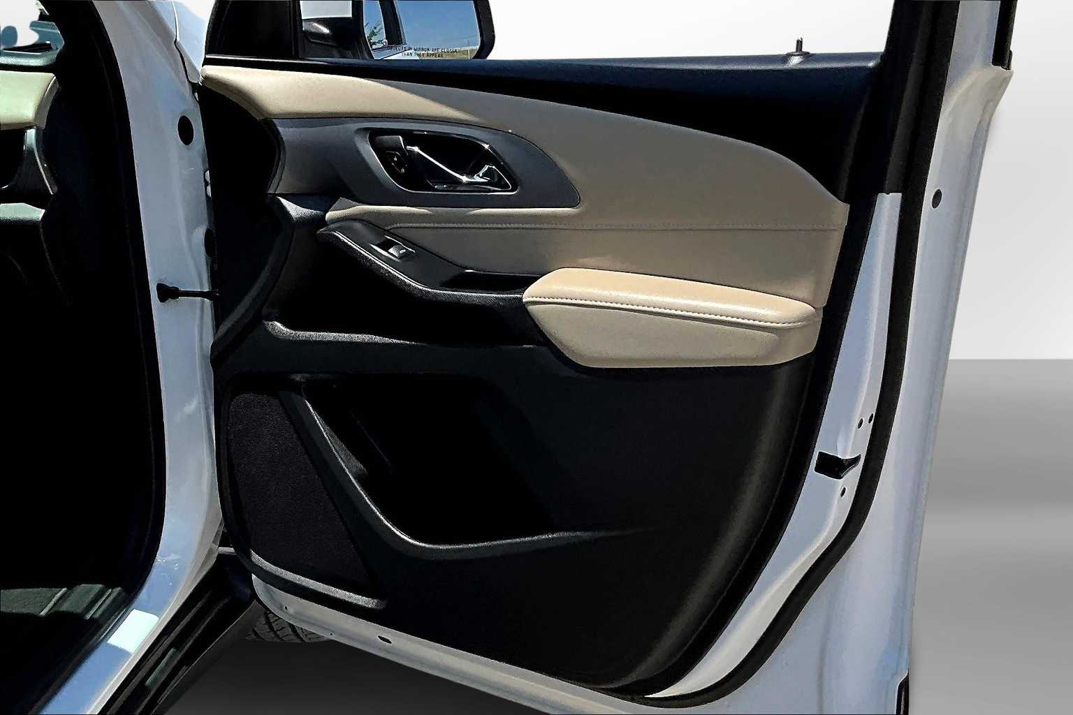 Thumbnail: 2022 Chevrolet Traverse - 18