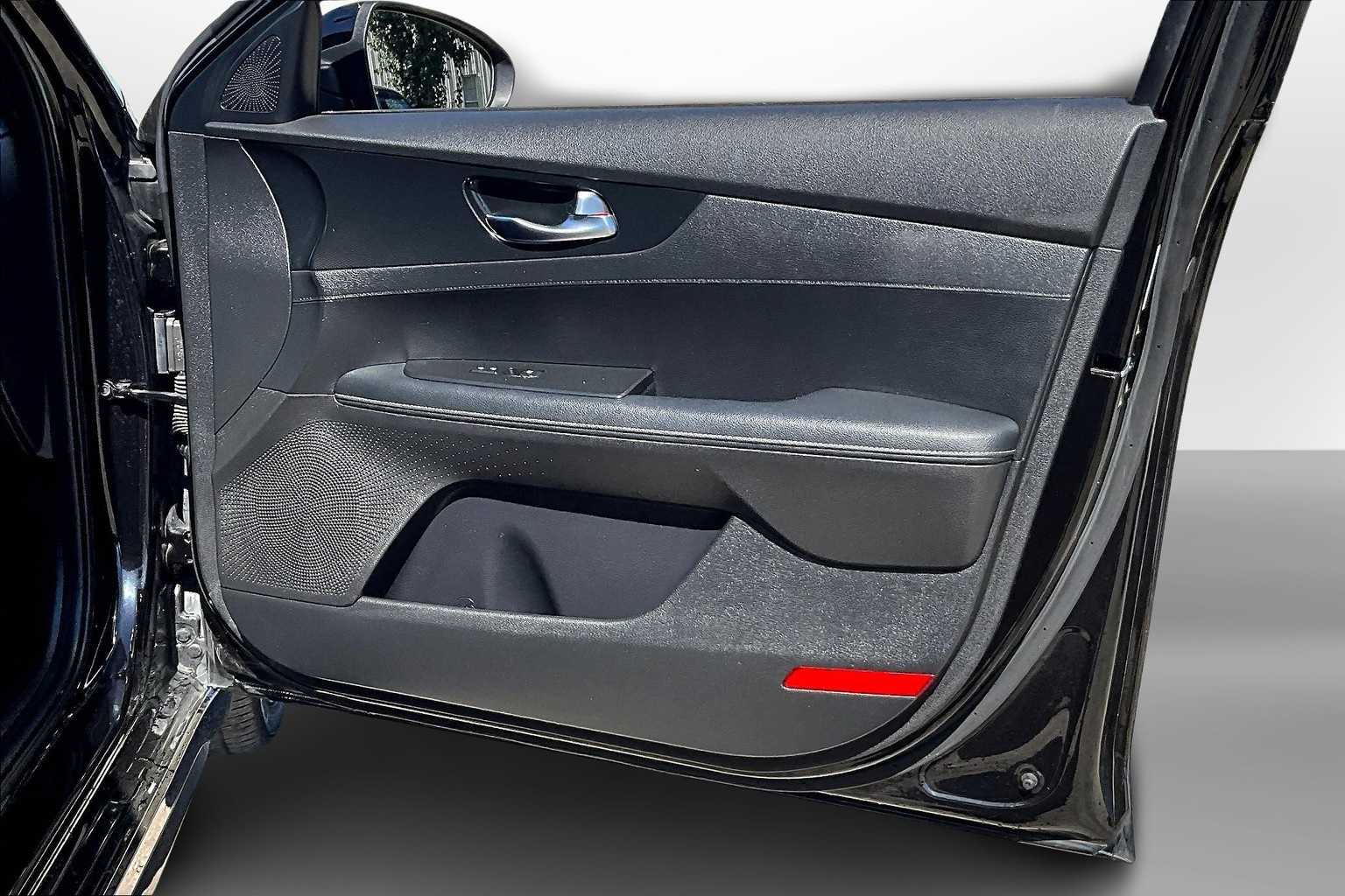 Thumbnail: 2022 Kia Forte - 18