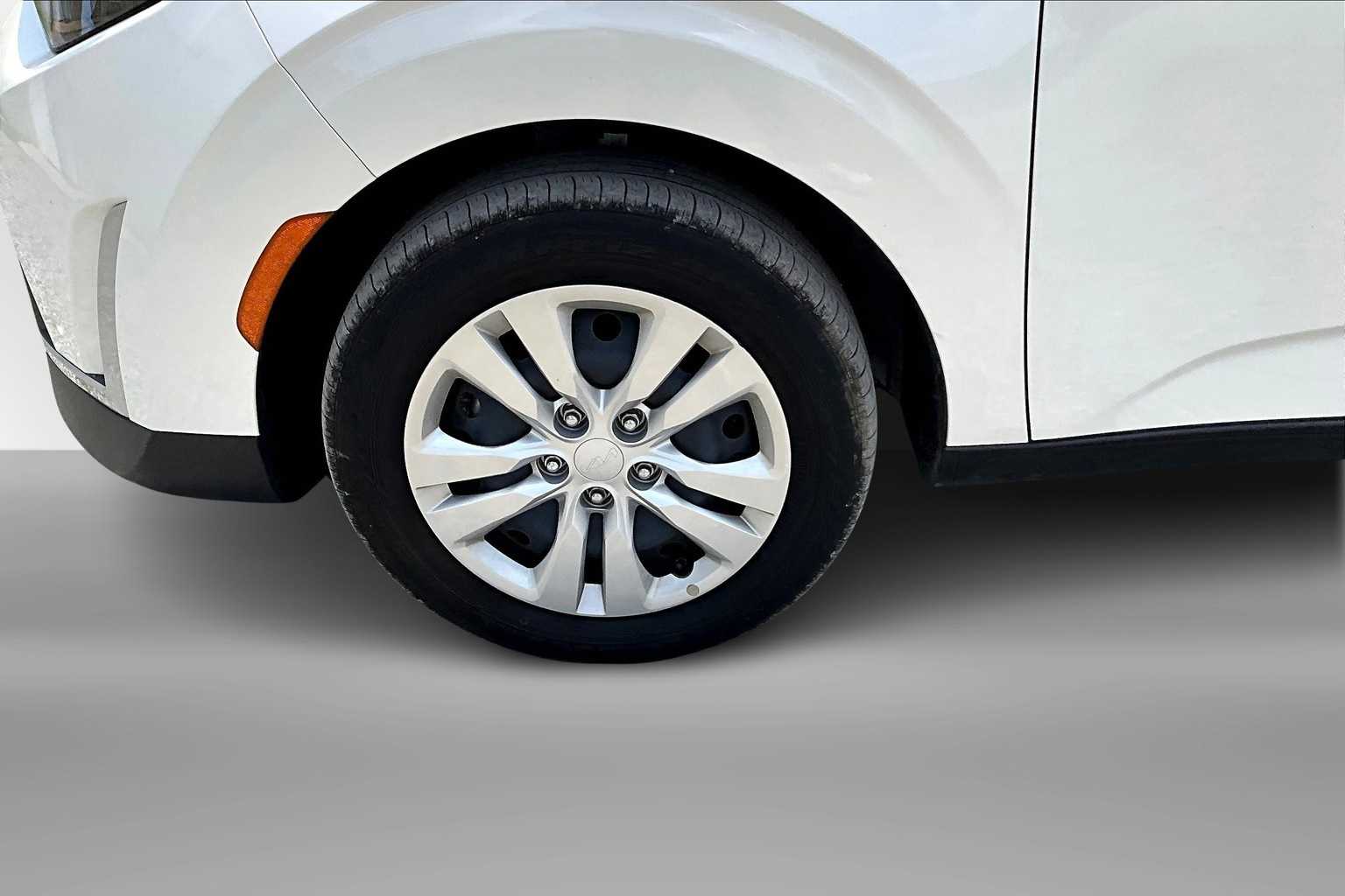 Thumbnail: 2023 Kia Soul - 8