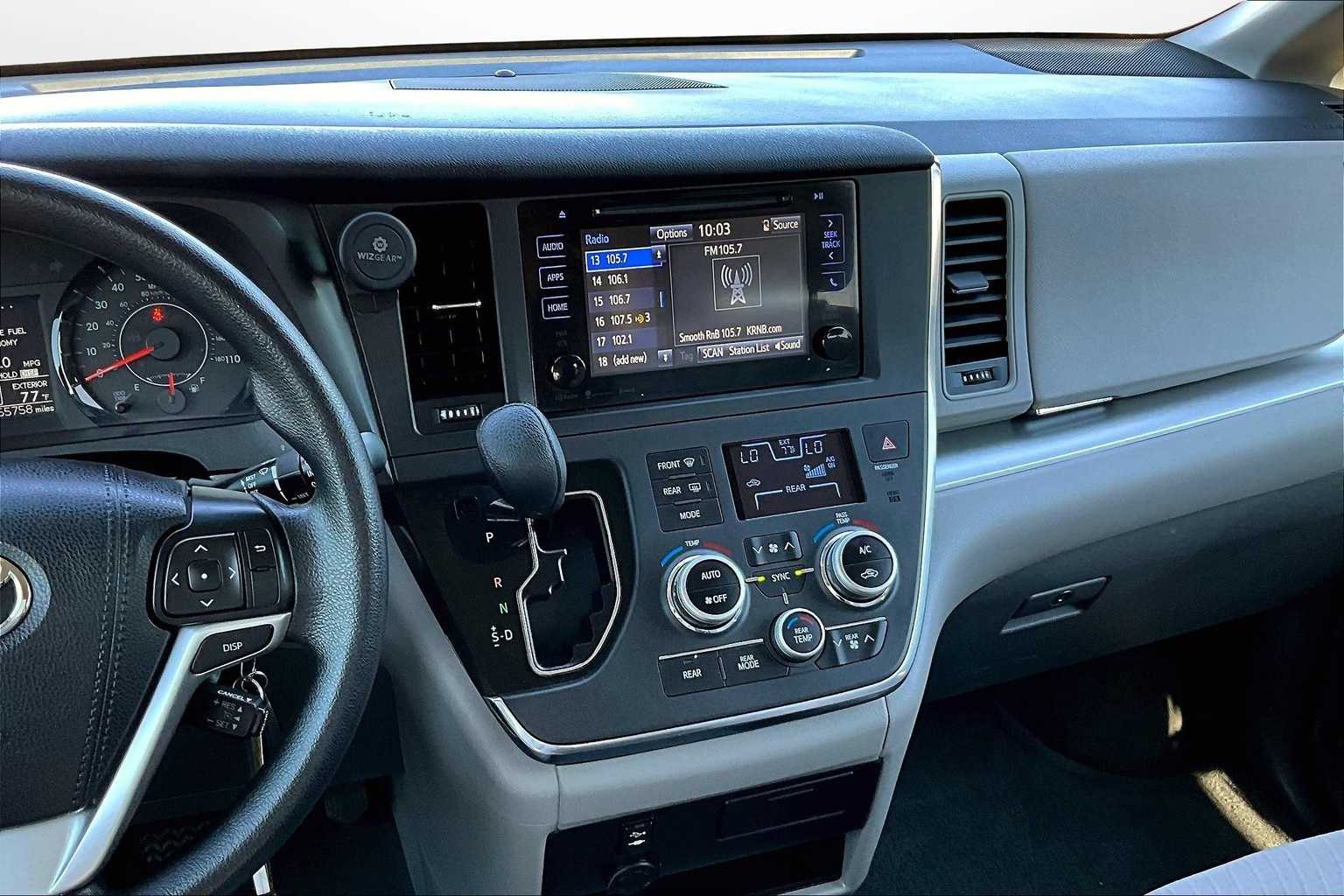 Thumbnail: 2017 Toyota Sienna - 6