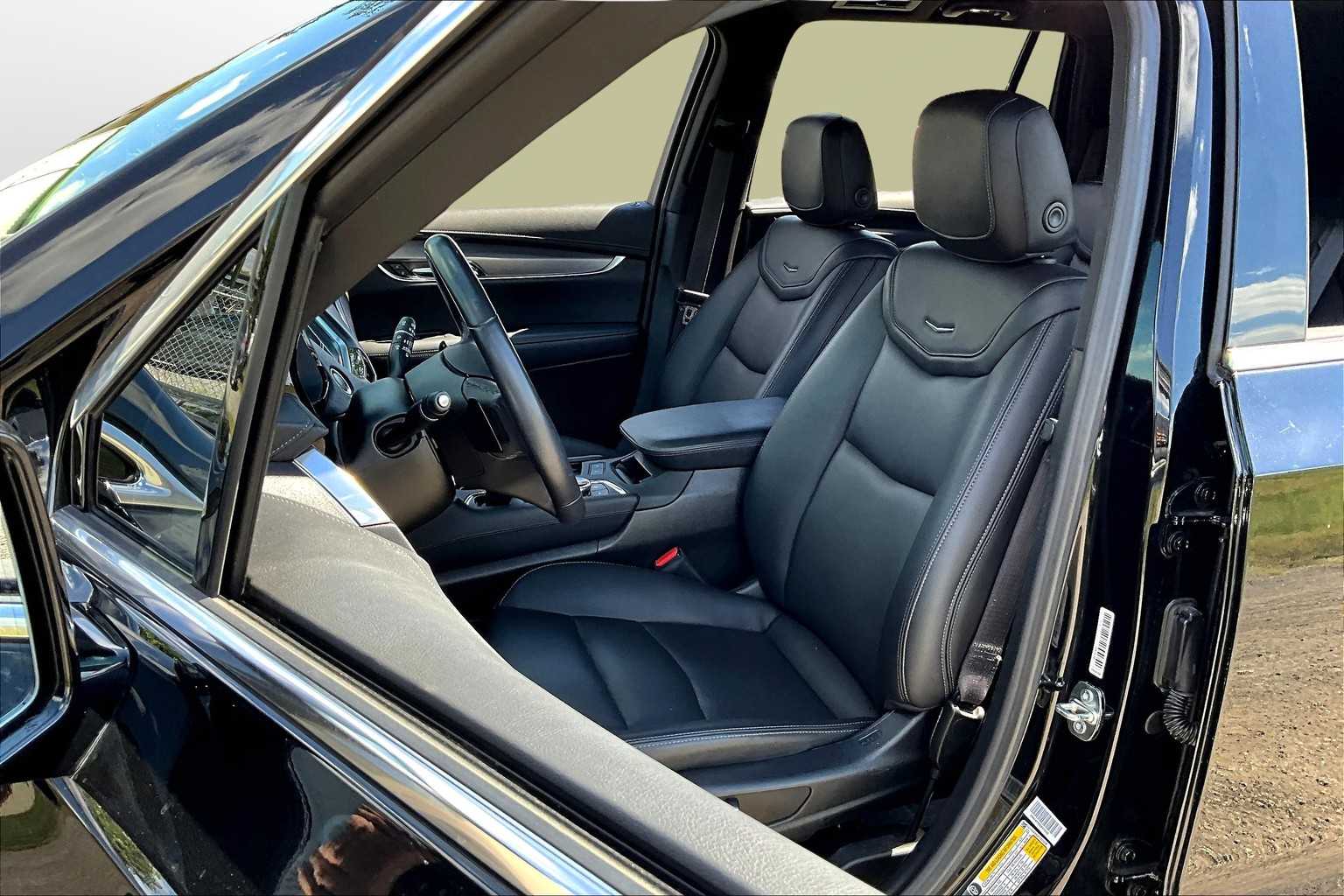 Thumbnail: 2023 Cadillac XT6 - 25