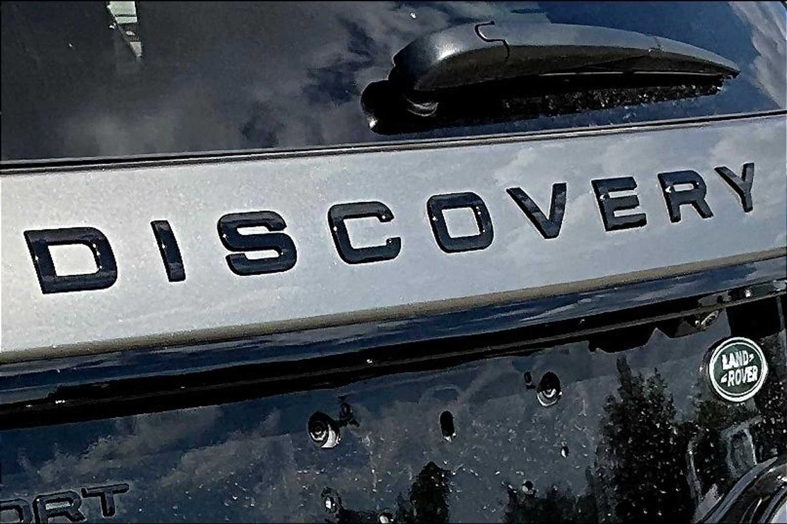 Thumbnail: 2023 Land Rover Discovery Sport - 31