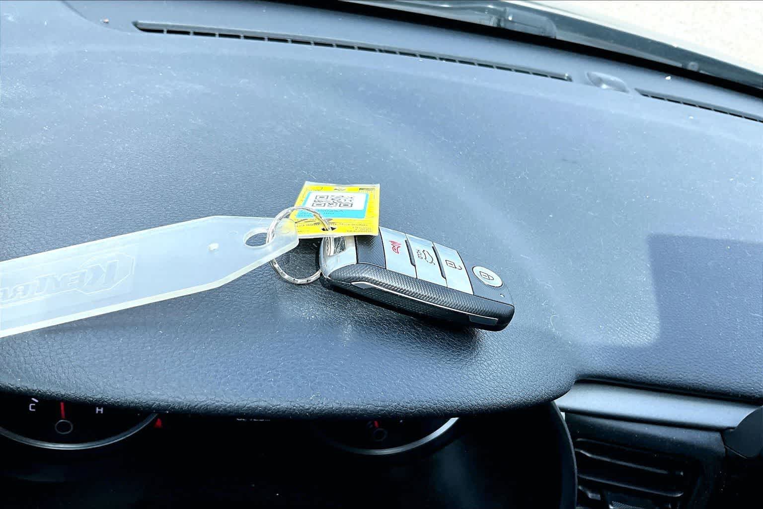 Thumbnail: 2023 Kia Rio - 9