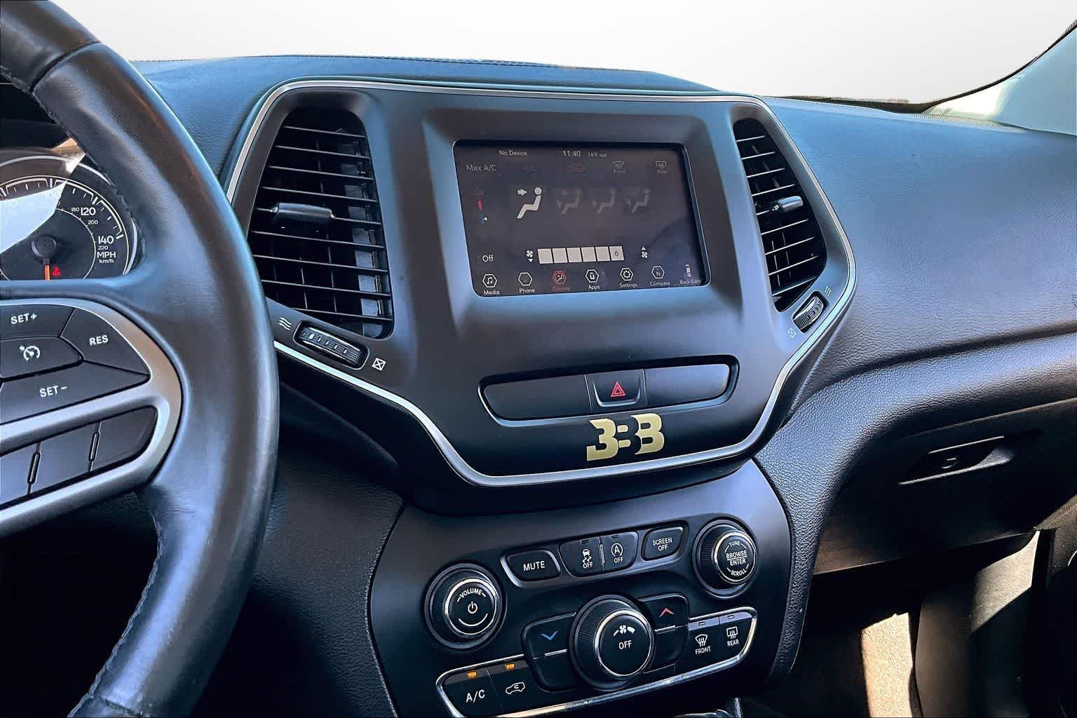 Thumbnail: 2019 Jeep Cherokee - 6