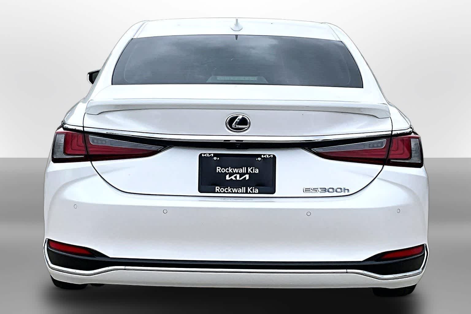 Thumbnail: 2021 Lexus ES - 4