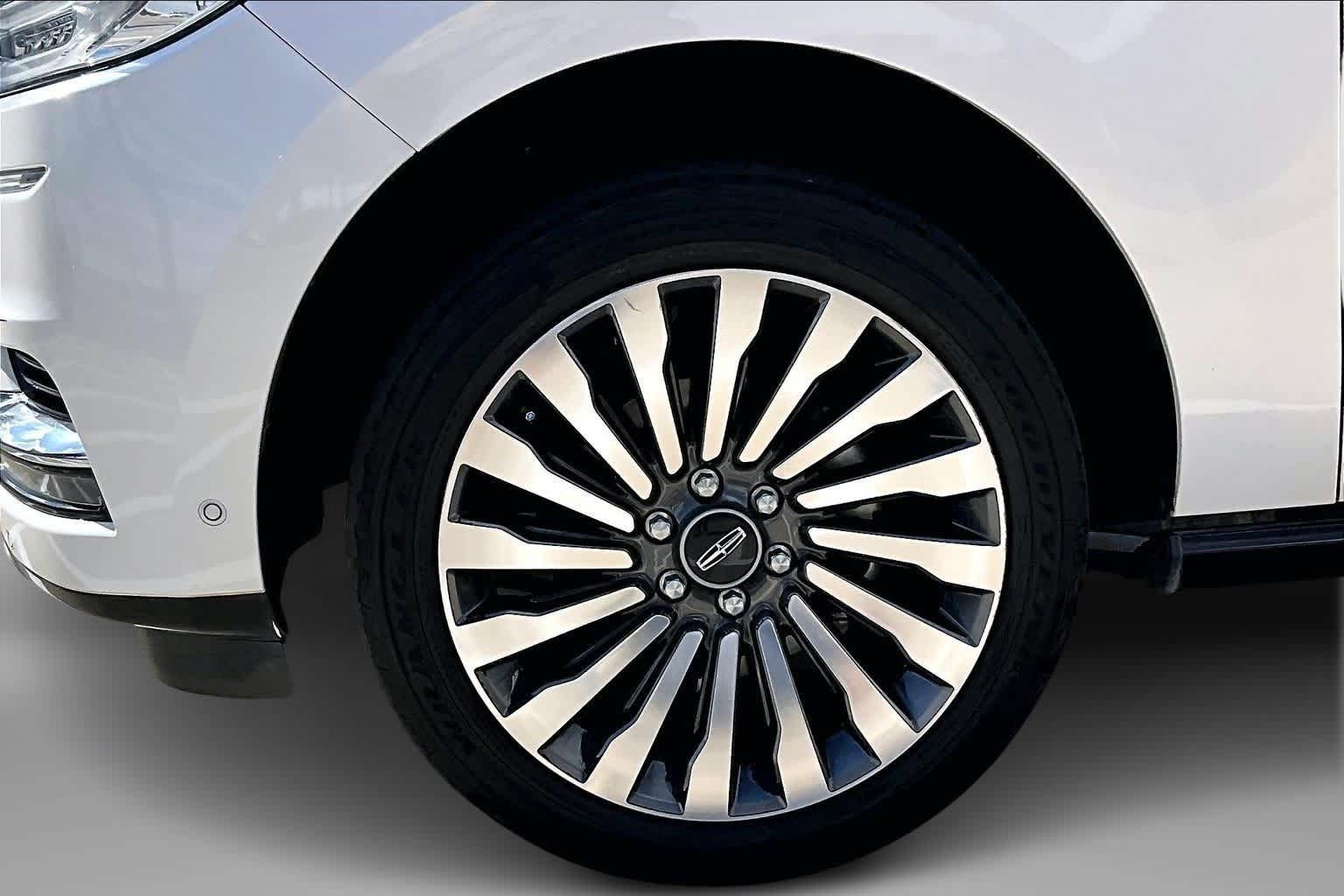 Thumbnail: 2018 Lincoln Navigator - 8