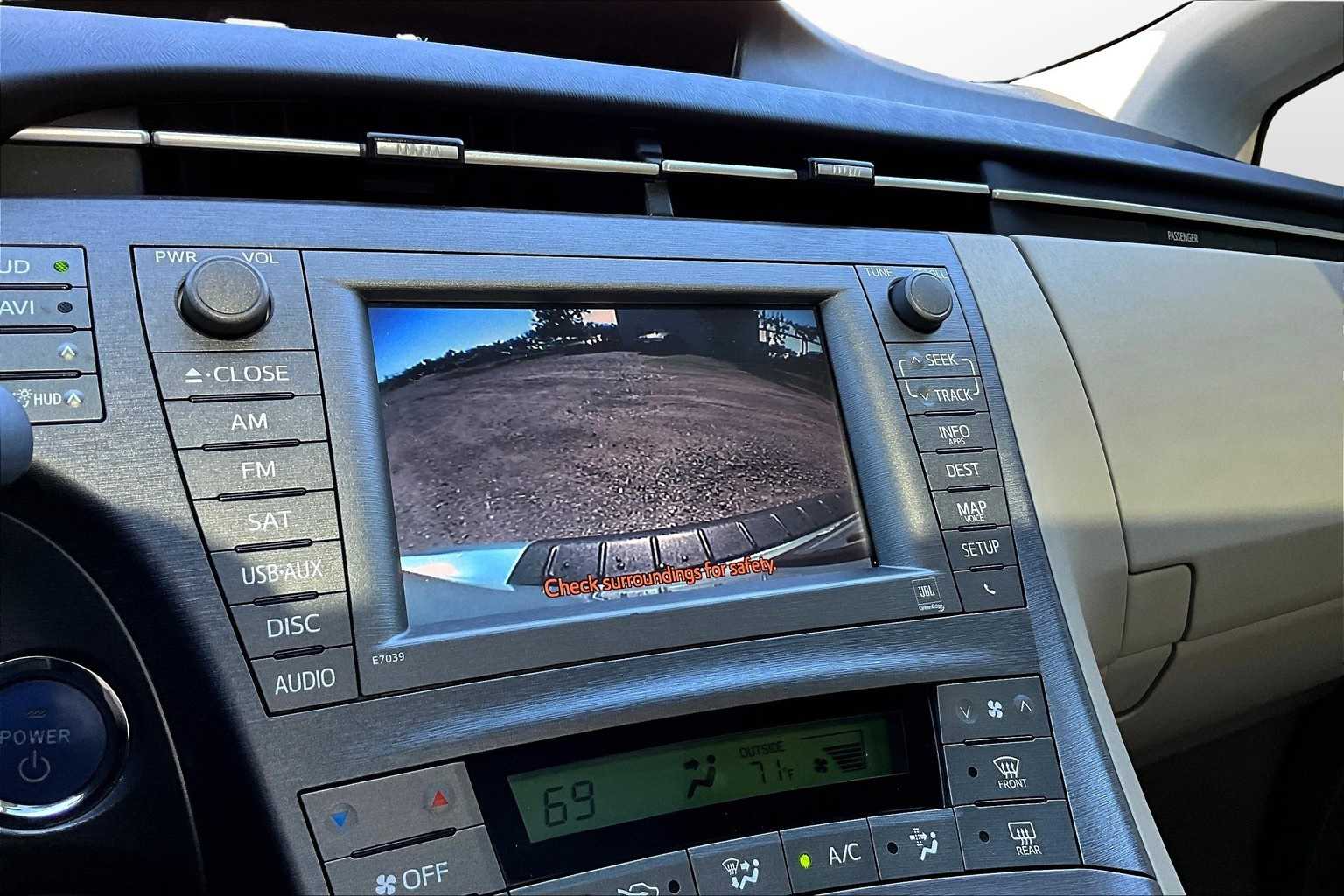 Thumbnail: 2014 Toyota Prius - 21